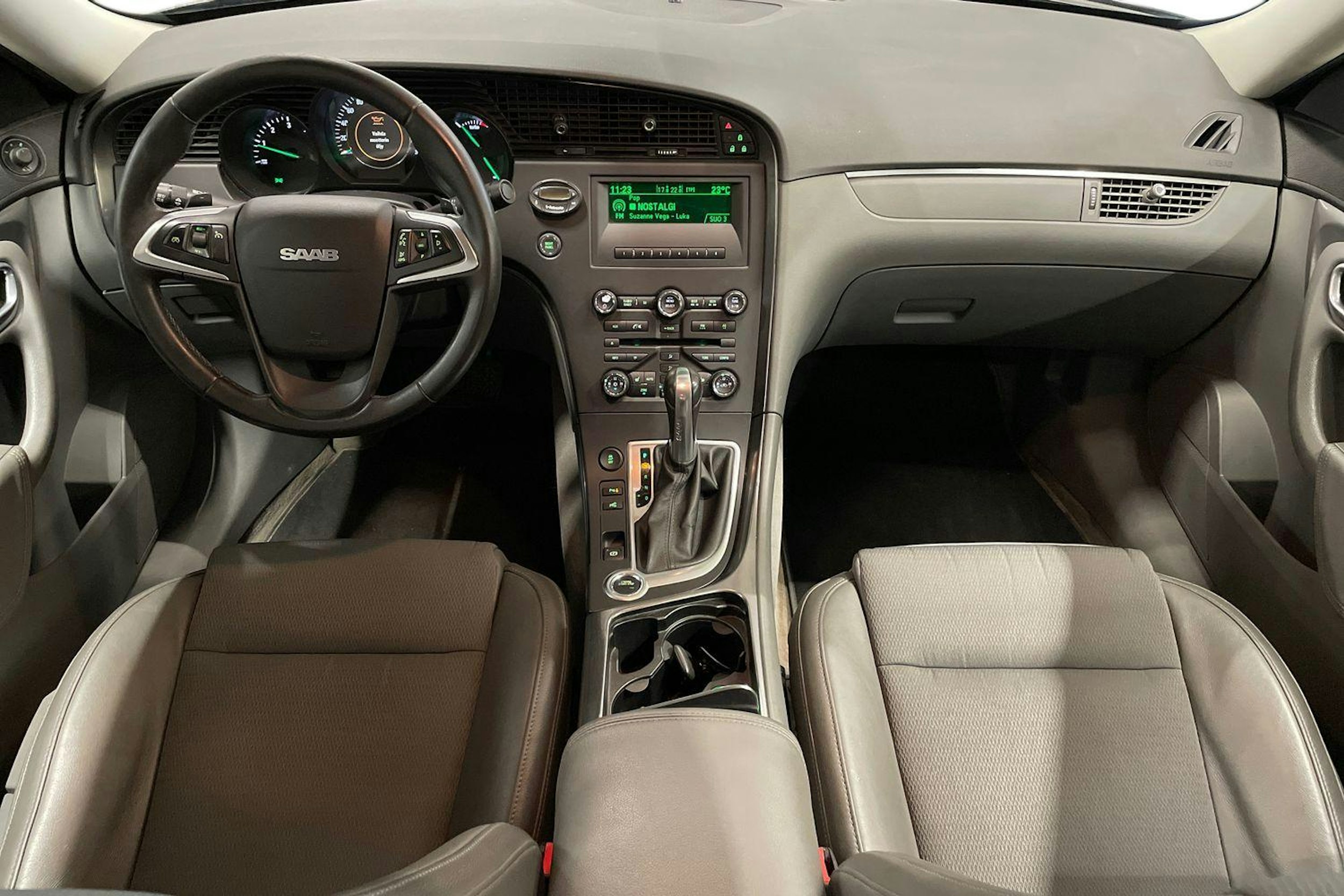 musta Saab 9-5 2010 kuva 9.