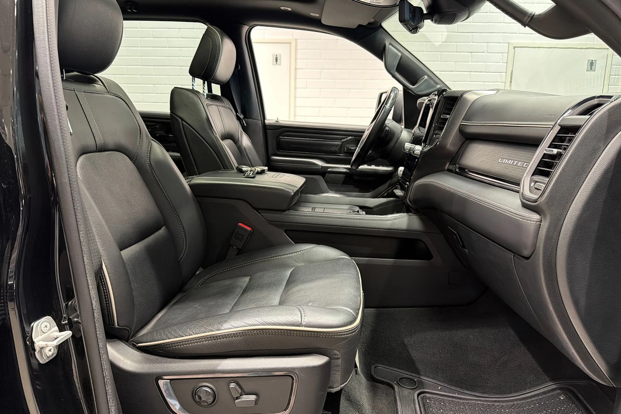 musta SCC RAM SCC RAM 1500 2022 kuva 34.