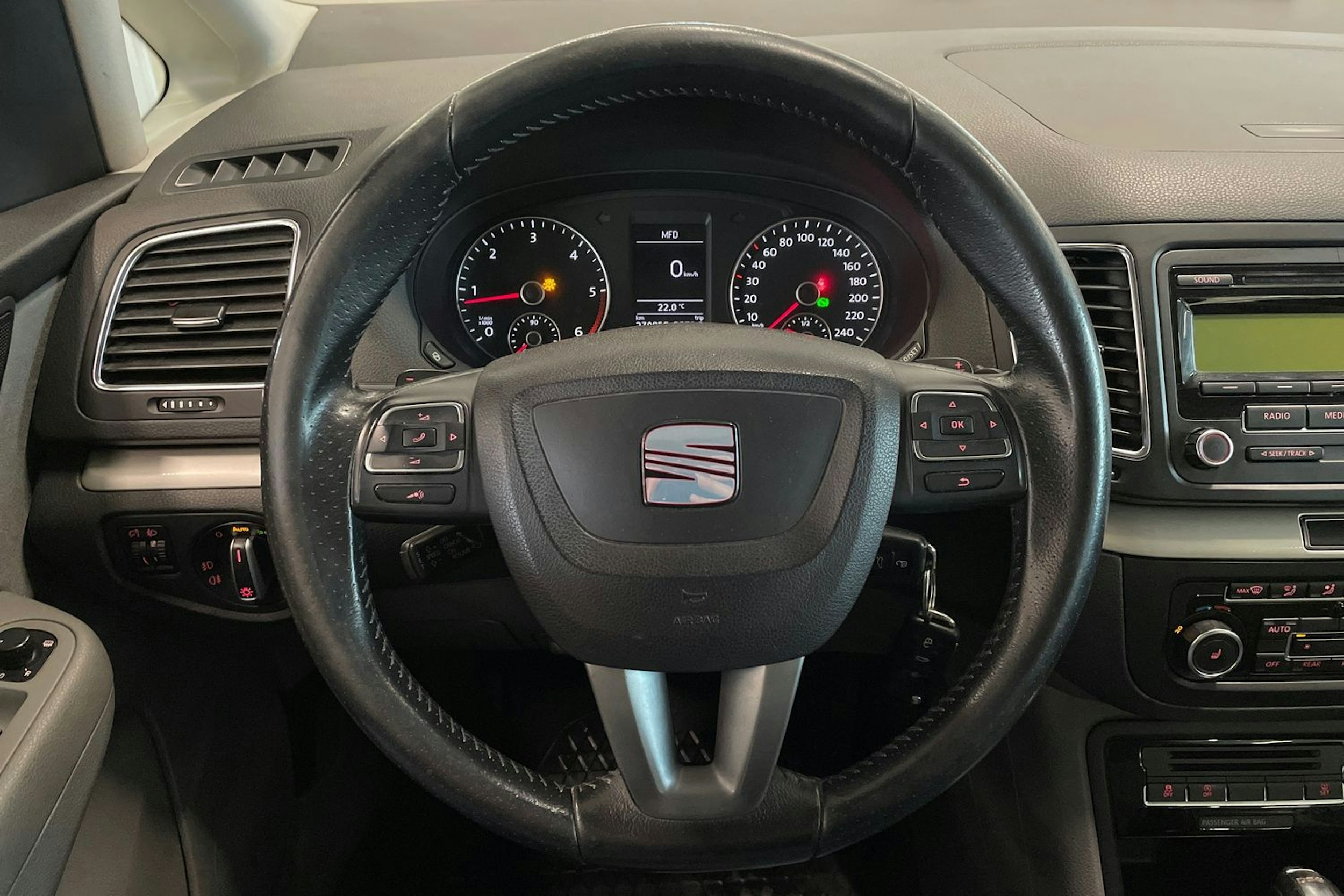 musta SEAT Alhambra 2011 kuva 17.
