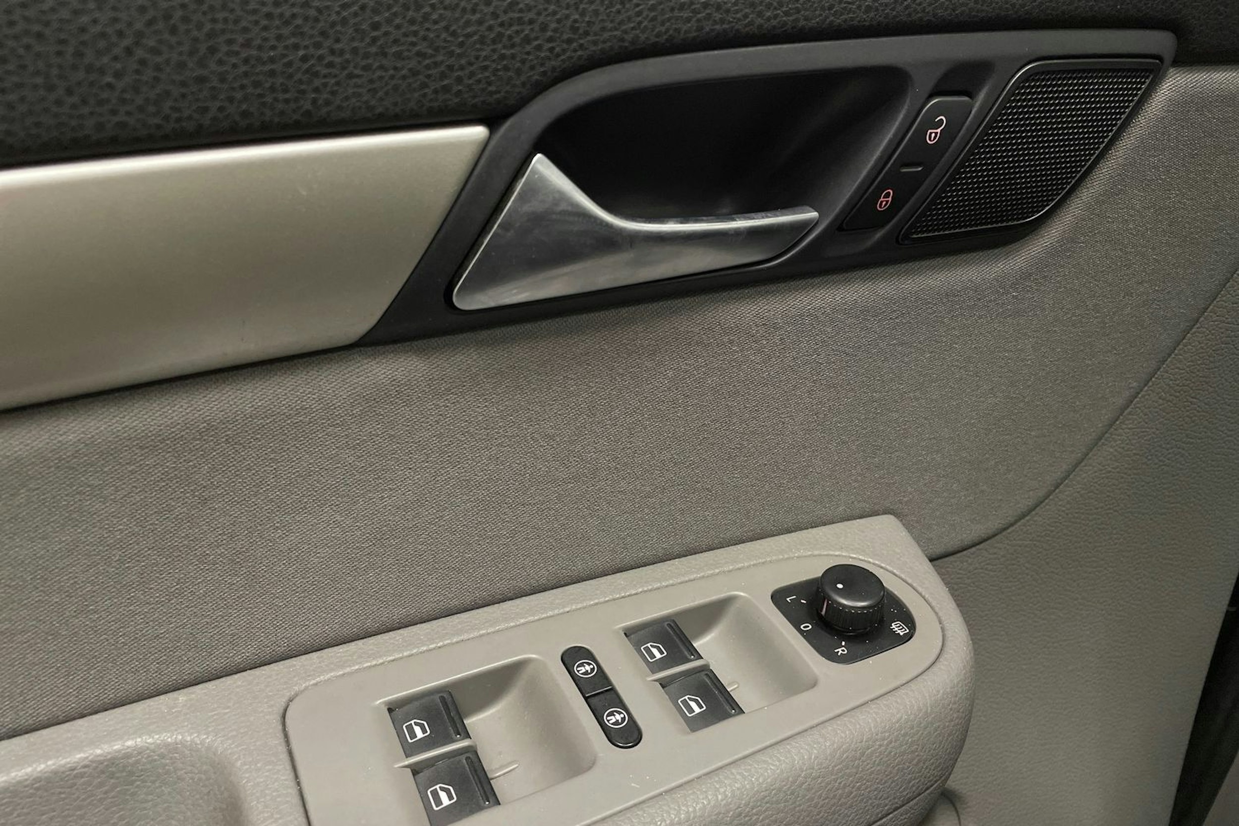 Musta SEAT Alhambra 2014 kuva 23.