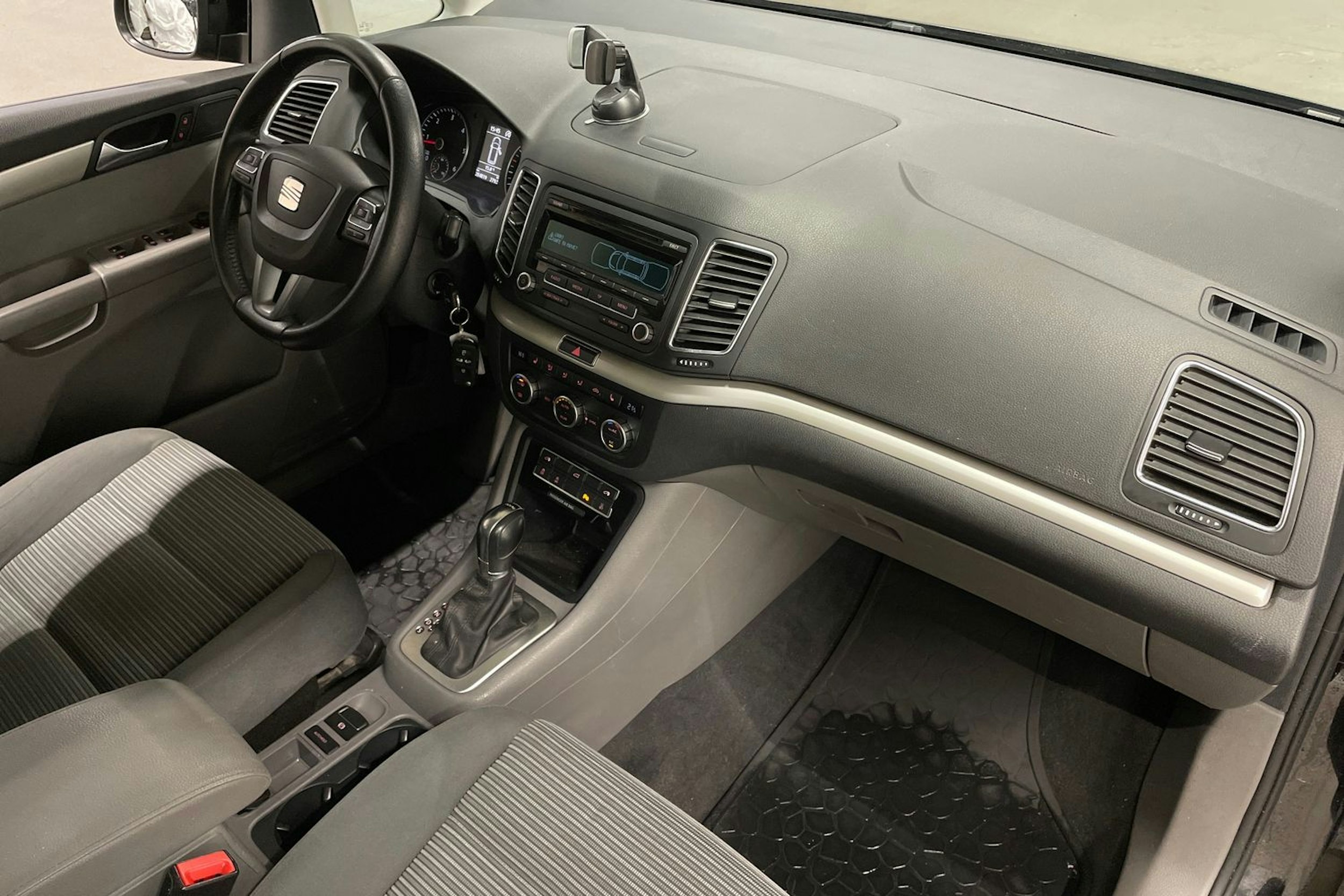 Musta SEAT Alhambra 2014 kuva 27.