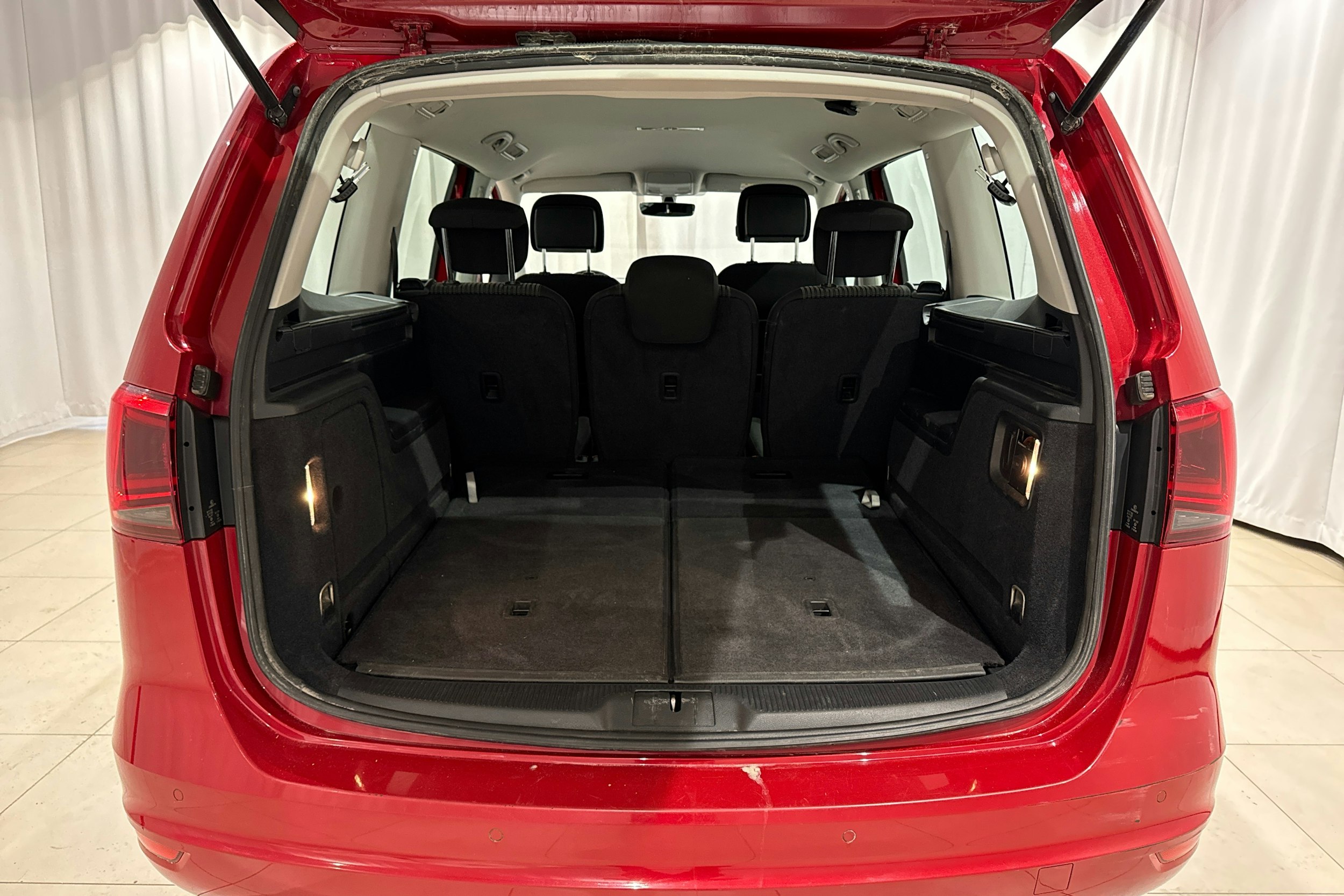 punainen SEAT Alhambra 2016 kuva 12.