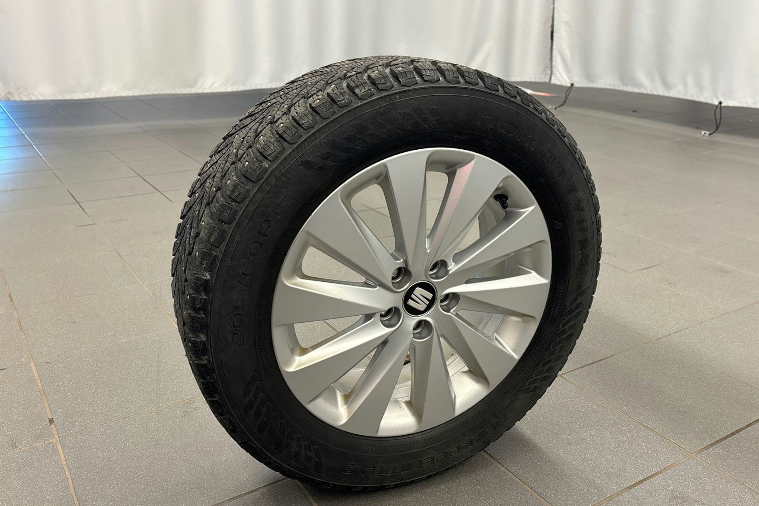 harmaa SEAT Arona 2018 kuva 13.