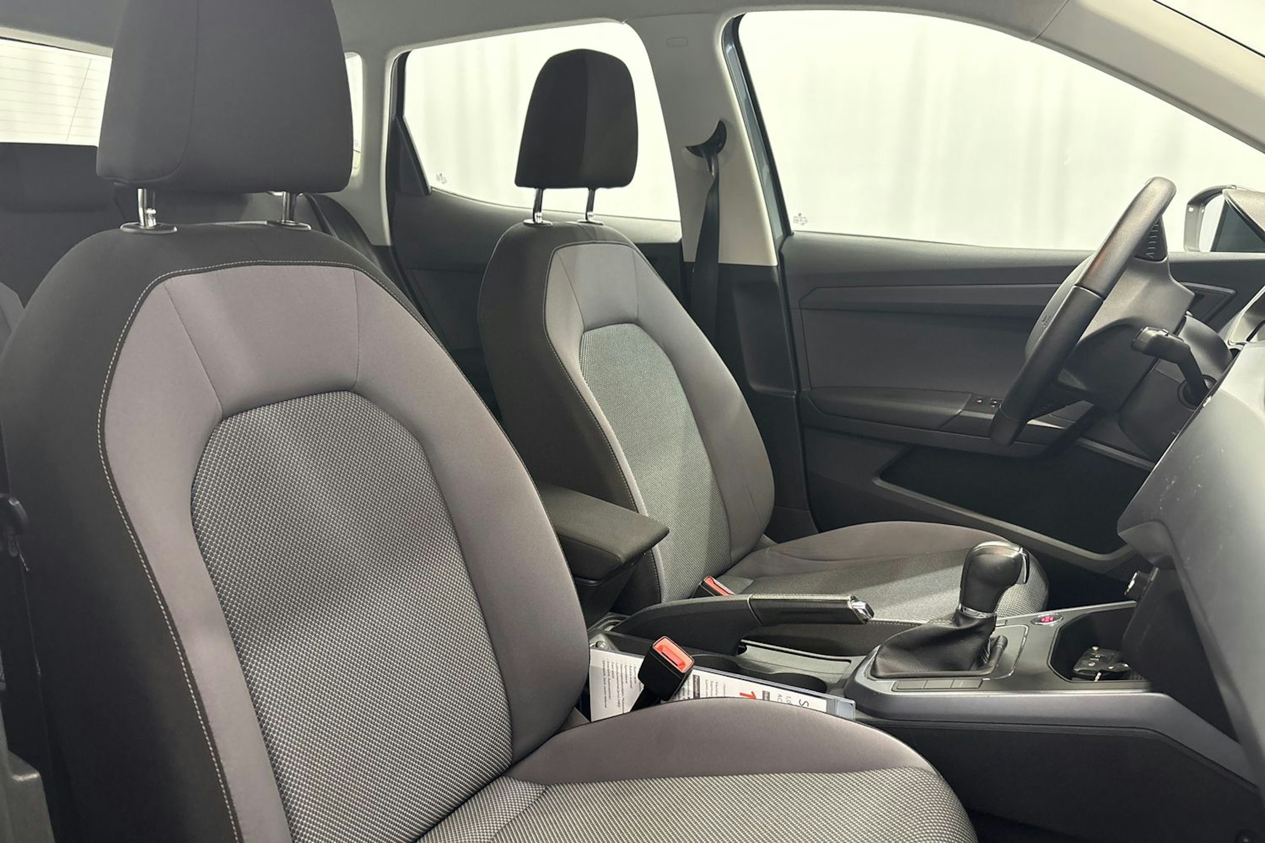 harmaa SEAT Arona 2018 kuva 14.
