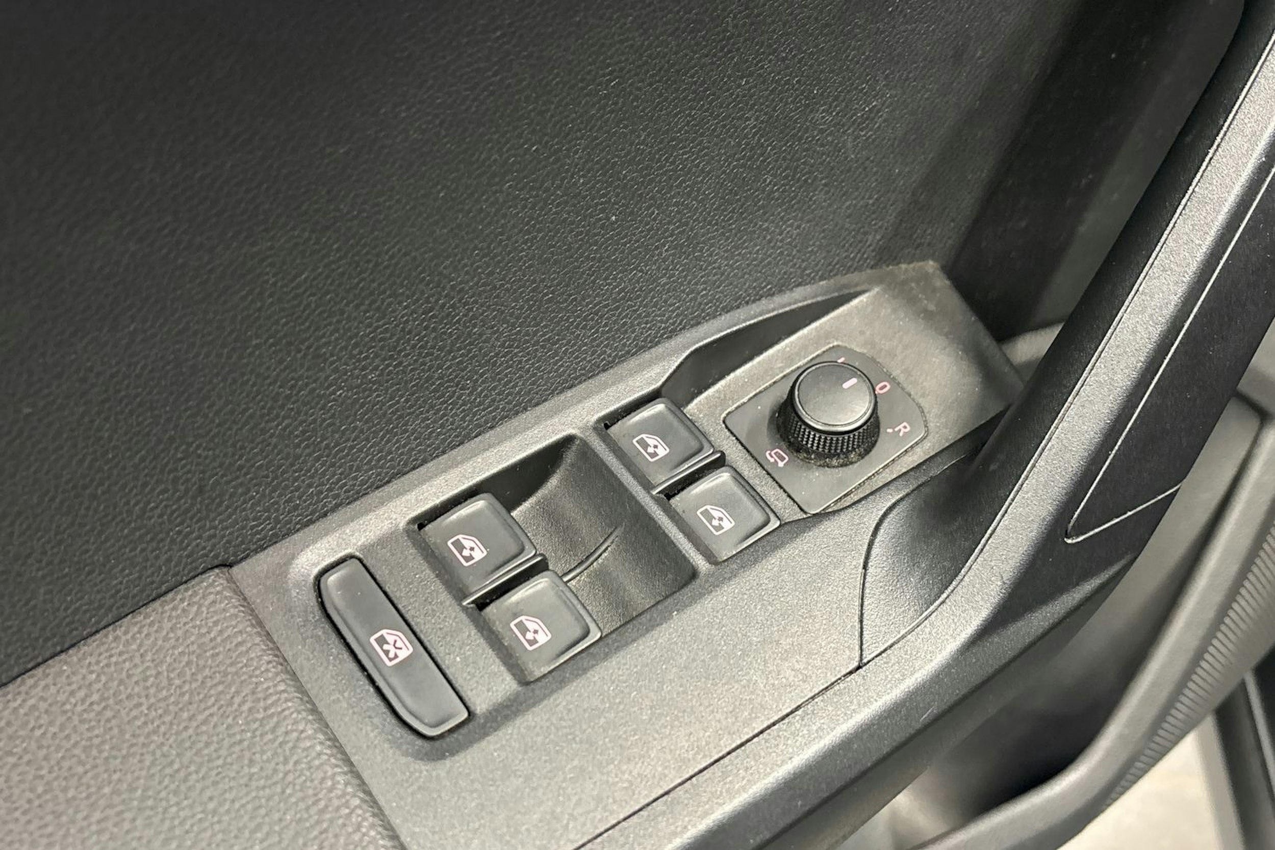 harmaa SEAT Arona 2018 kuva 16.