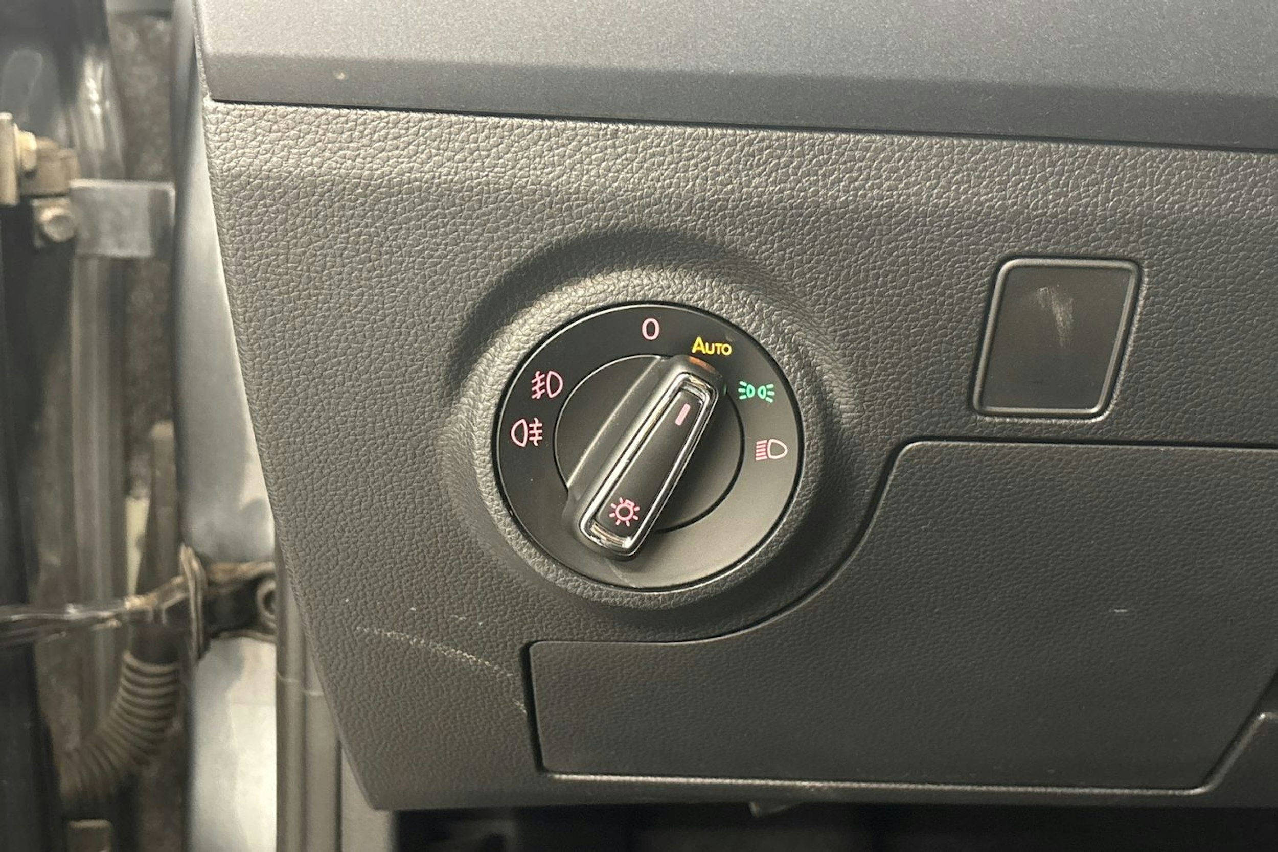 harmaa SEAT Arona 2018 kuva 17.