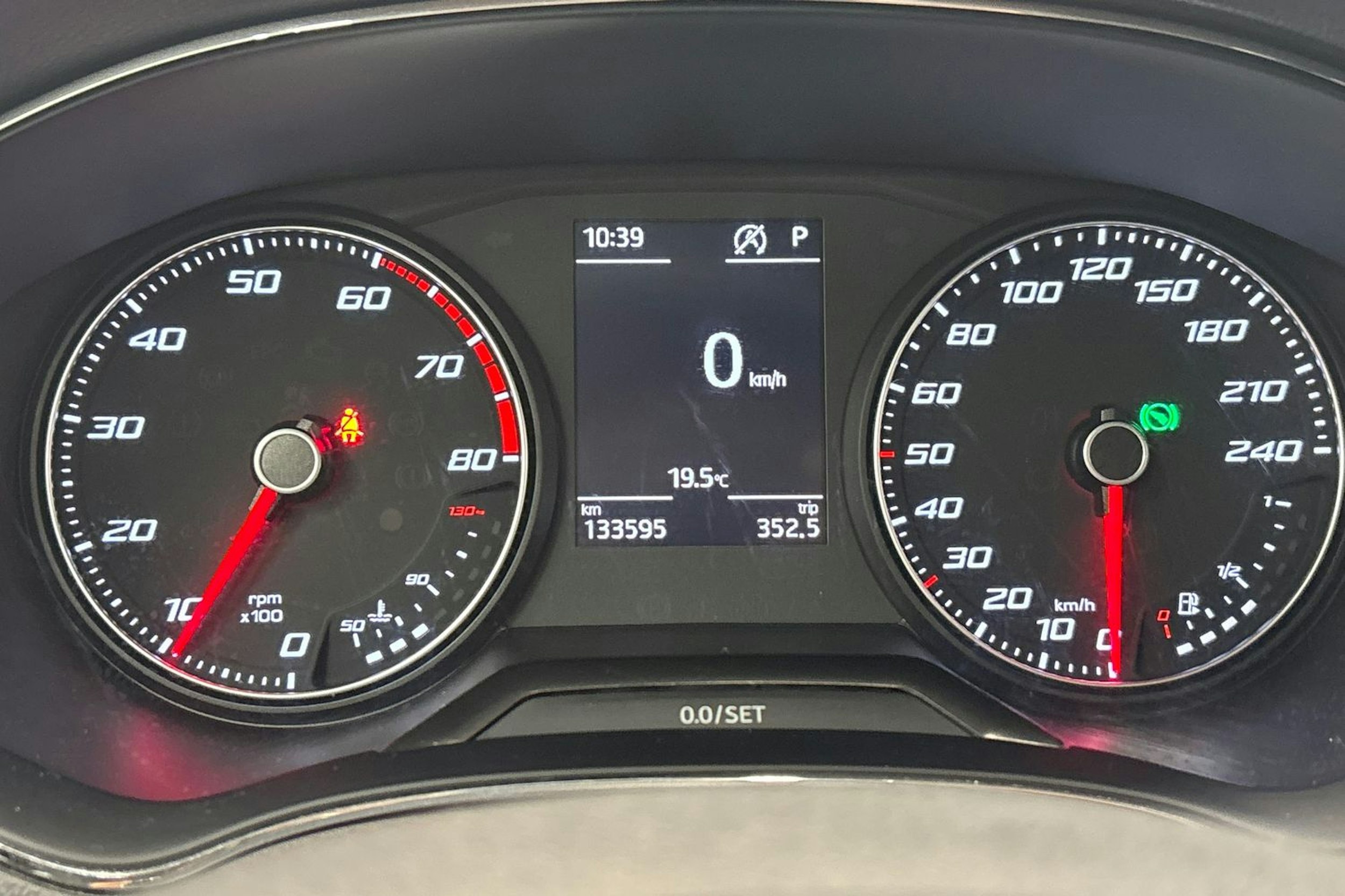 harmaa SEAT Arona 2018 kuva 21.