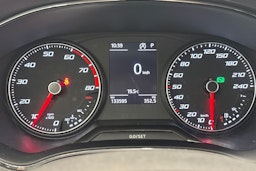 harmaa SEAT Arona 2018 kuva 21.