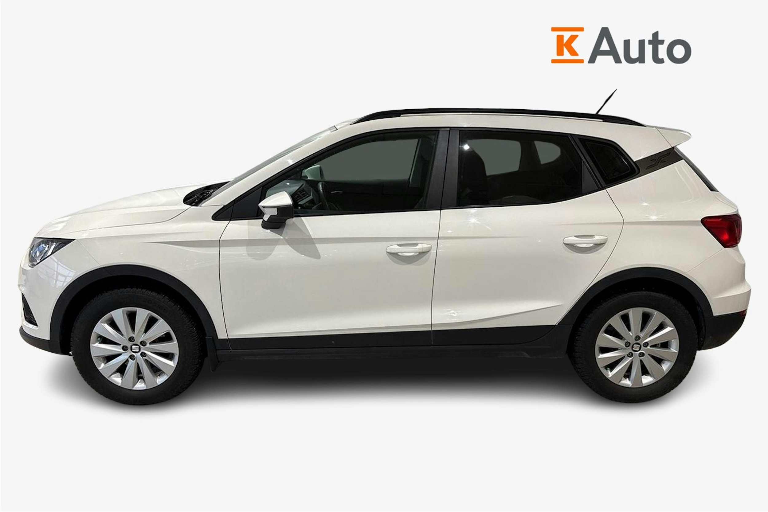 valkoinen SEAT Arona 2018 kuva 6.