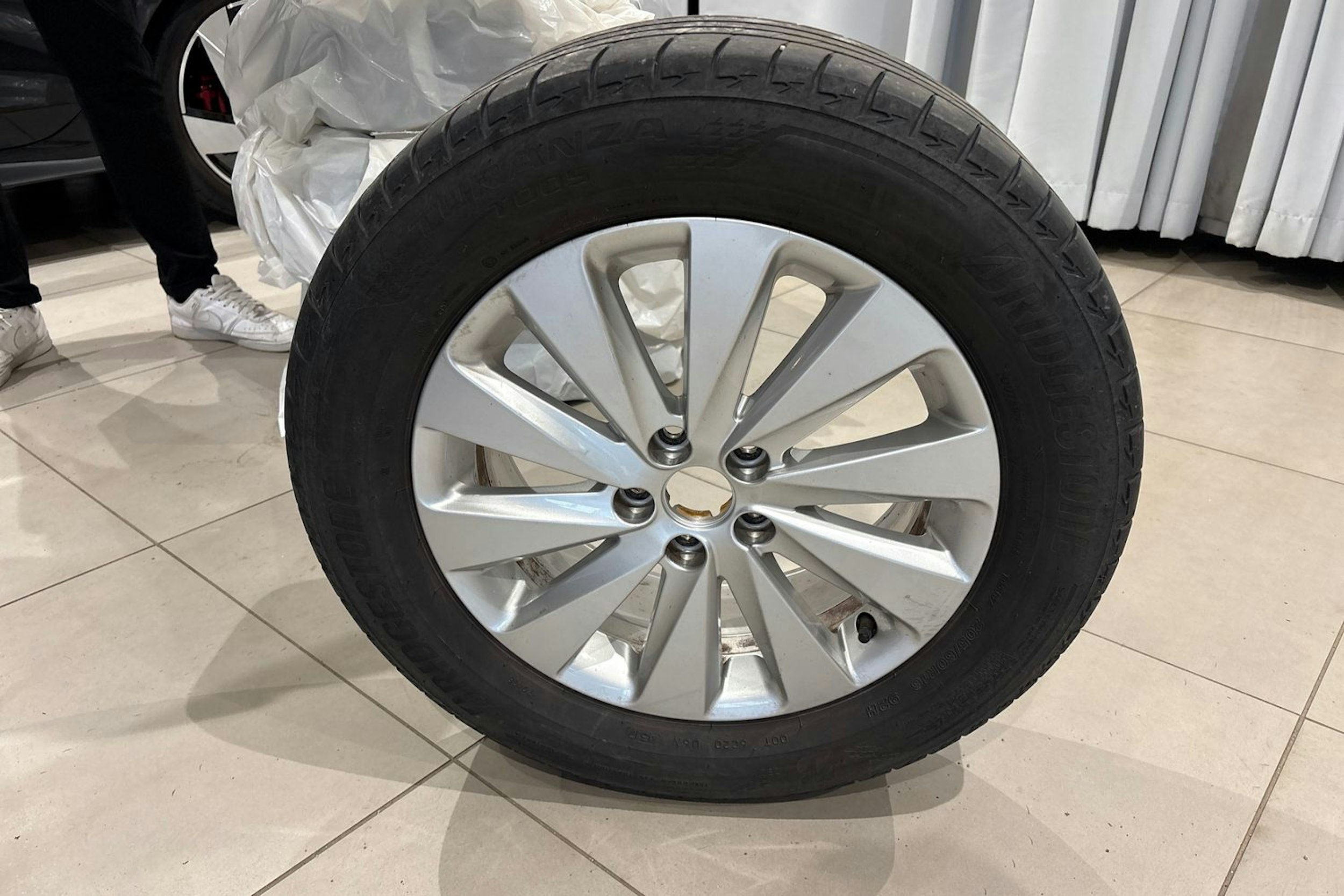 valkoinen SEAT Arona 2018 kuva 15.
