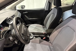 valkoinen SEAT Arona 2018 kuva 17.