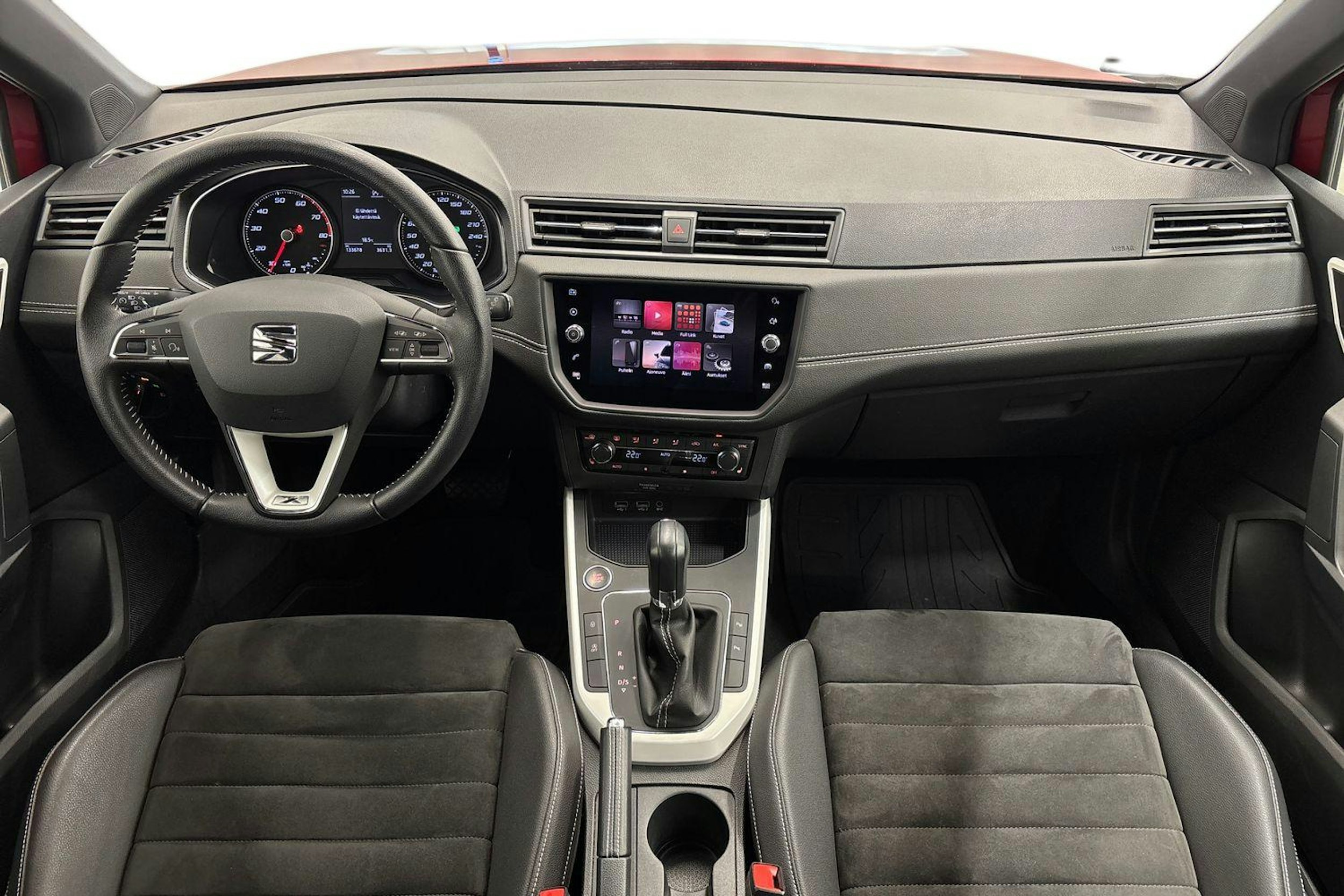 met. punainen SEAT Arona 2018 kuva 9.