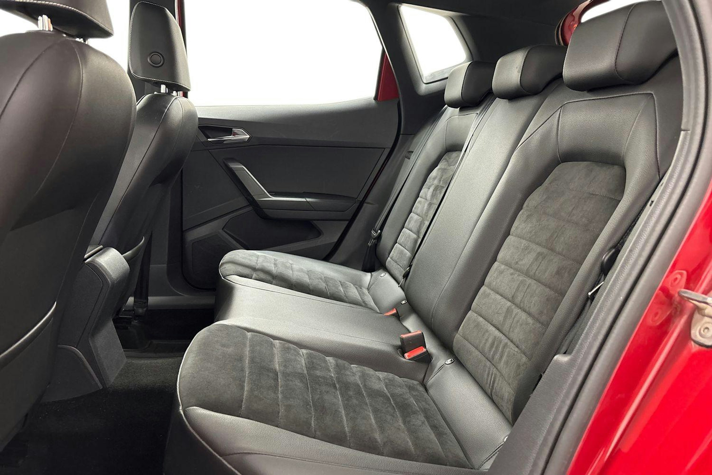 met. punainen SEAT Arona 2018 kuva 10.