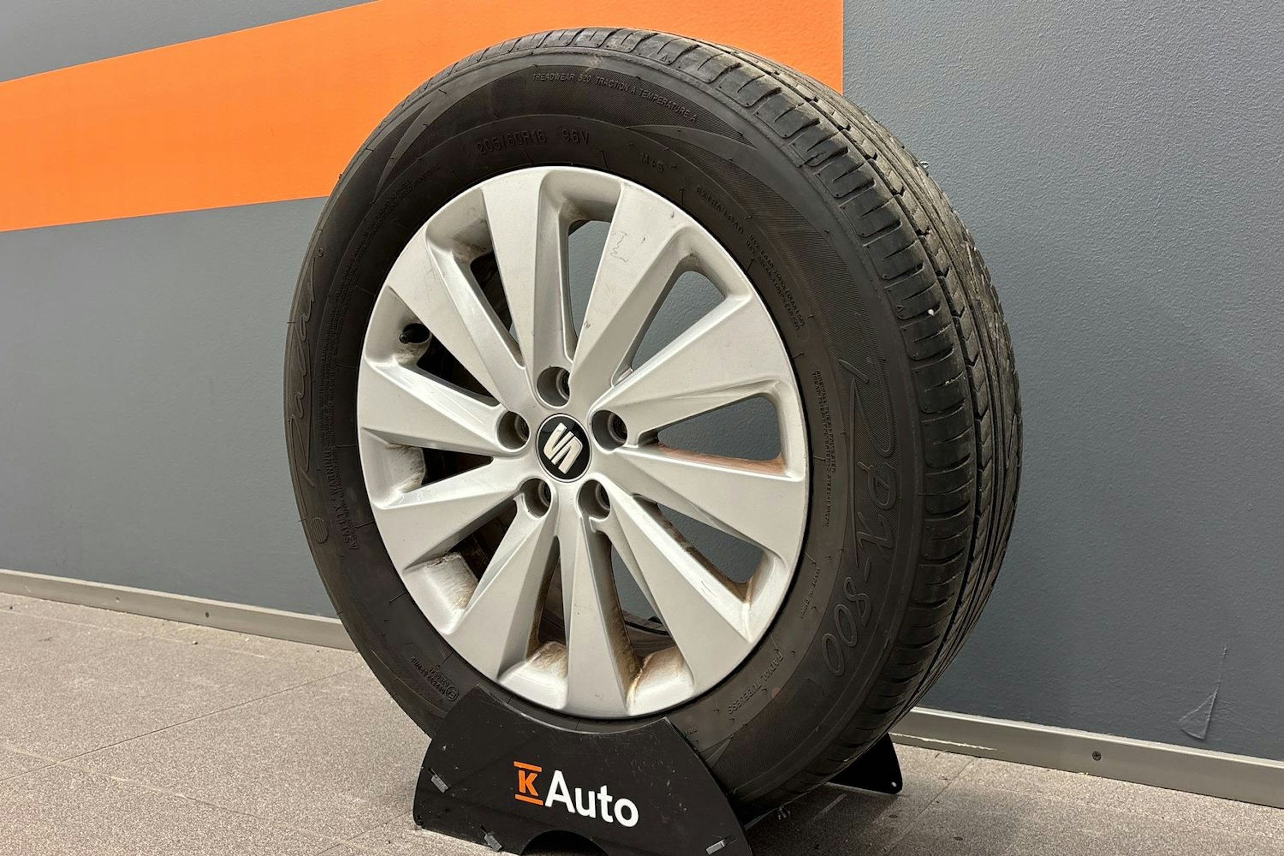 met. punainen SEAT Arona 2018 kuva 13.