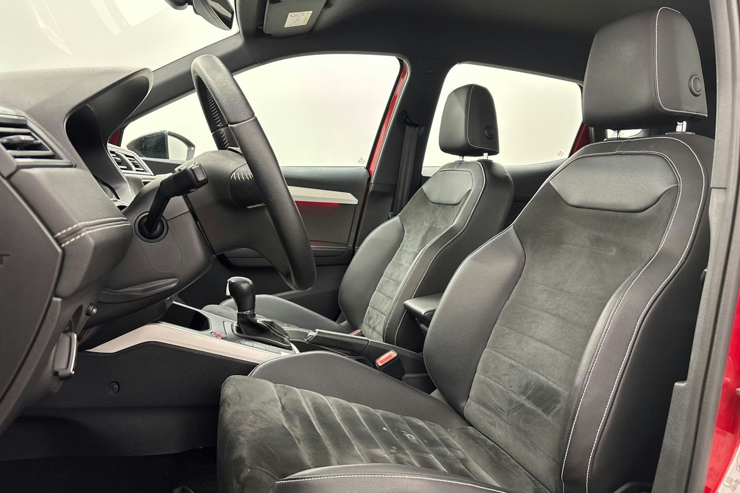 met. punainen SEAT Arona 2018 kuva 14.