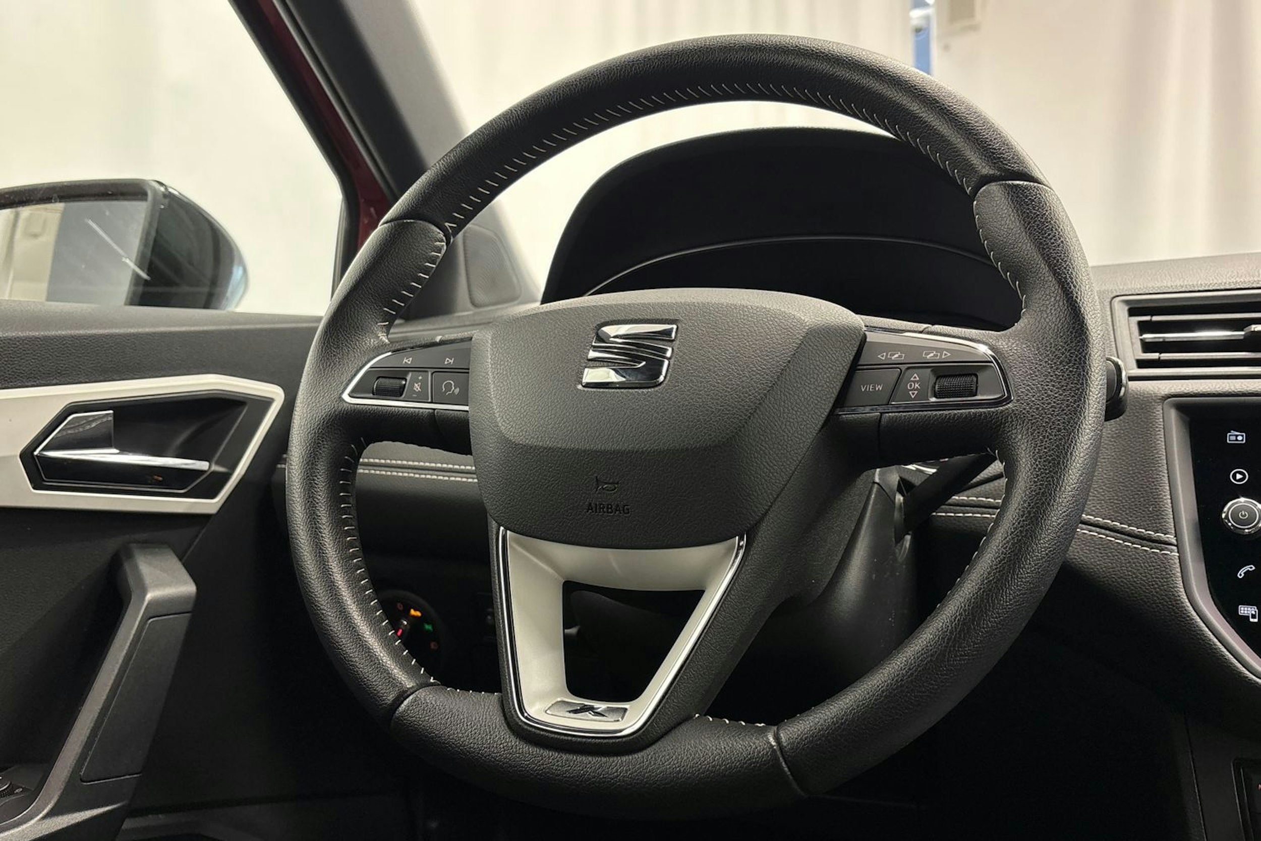 met. punainen SEAT Arona 2018 kuva 15.