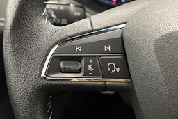 met. punainen SEAT Arona 2018 kuva 16.