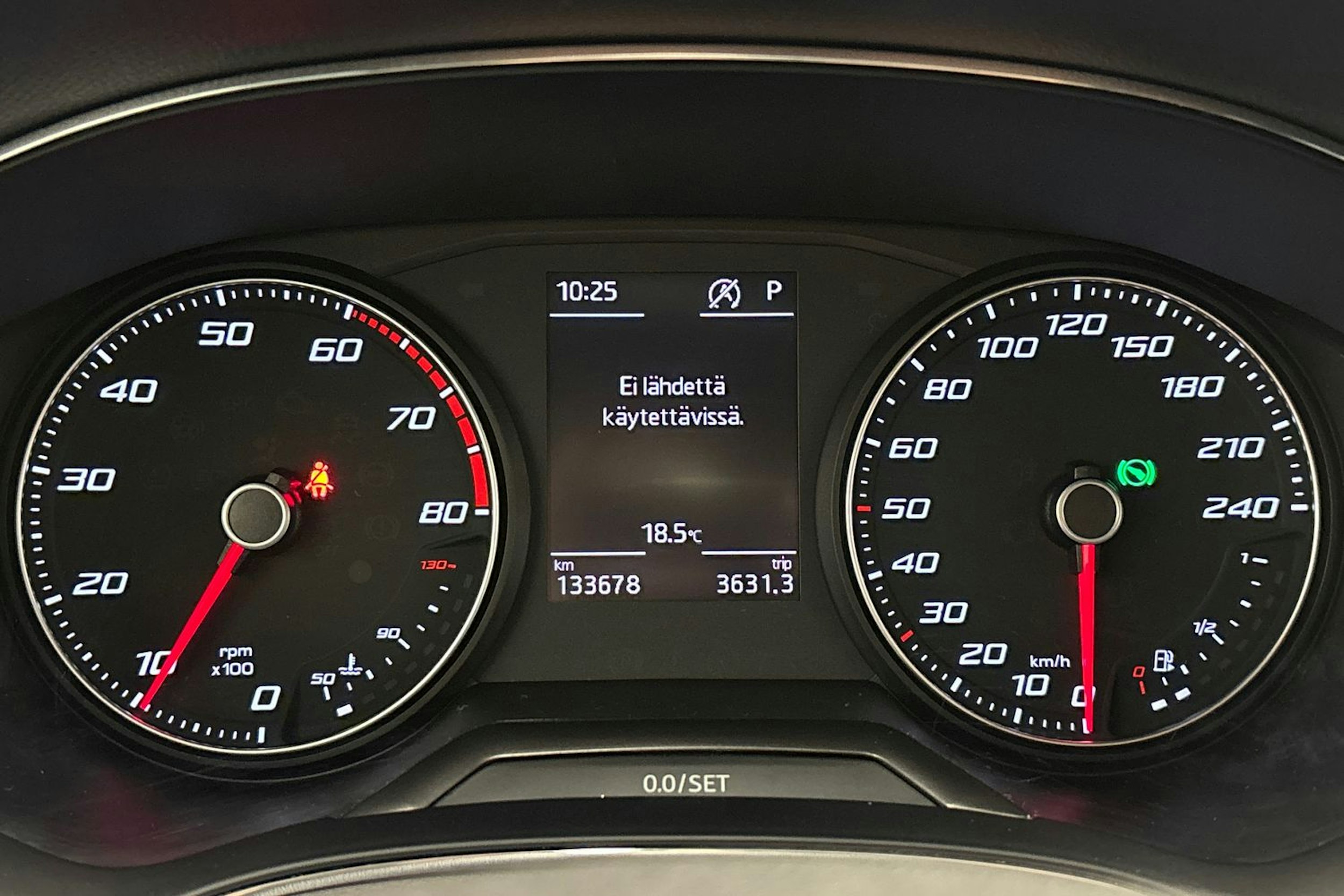 met. punainen SEAT Arona 2018 kuva 18.