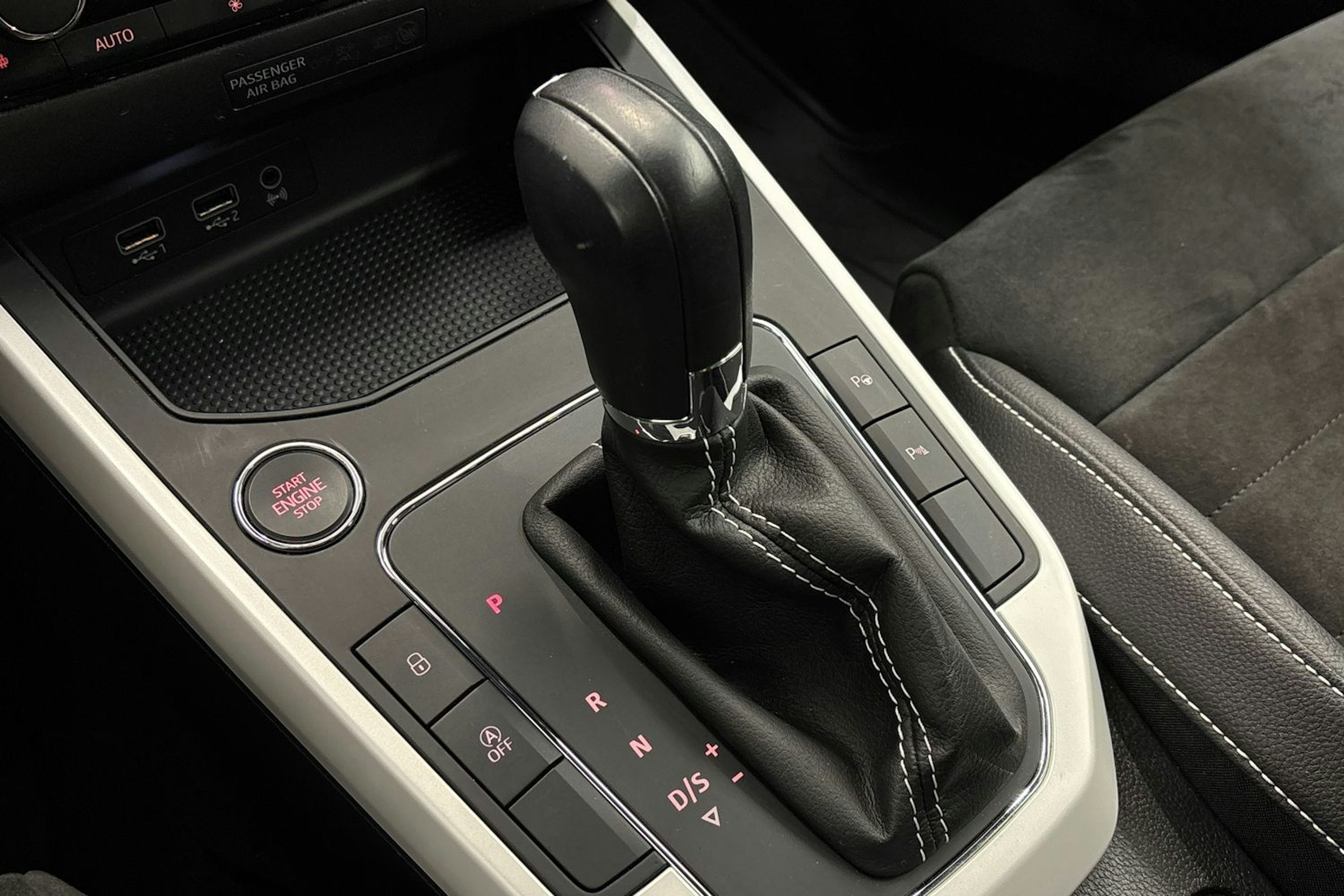 met. punainen SEAT Arona 2018 kuva 22.