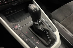 met. punainen SEAT Arona 2018 kuva 22.