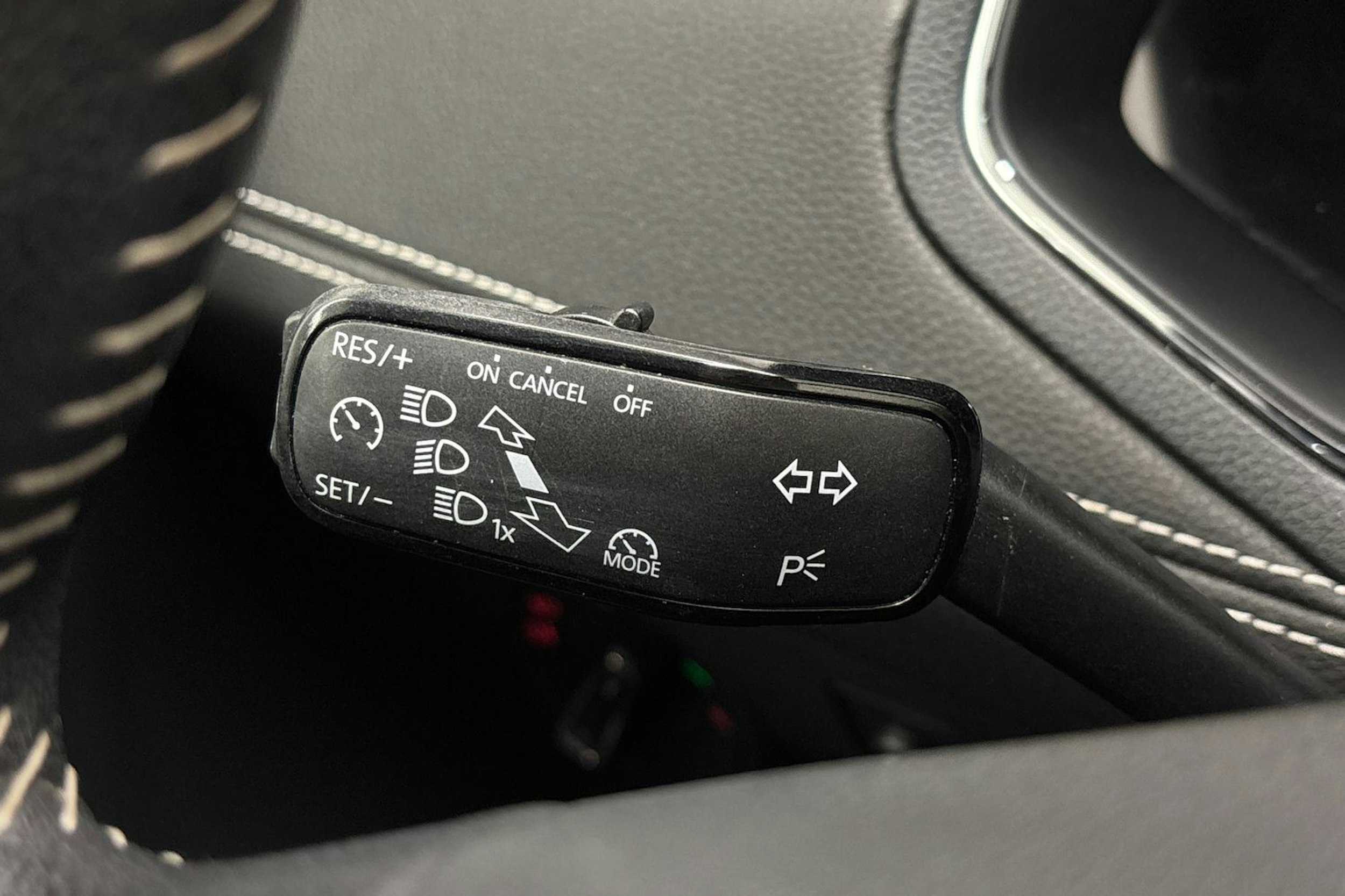 met. punainen SEAT Arona 2018 kuva 23.