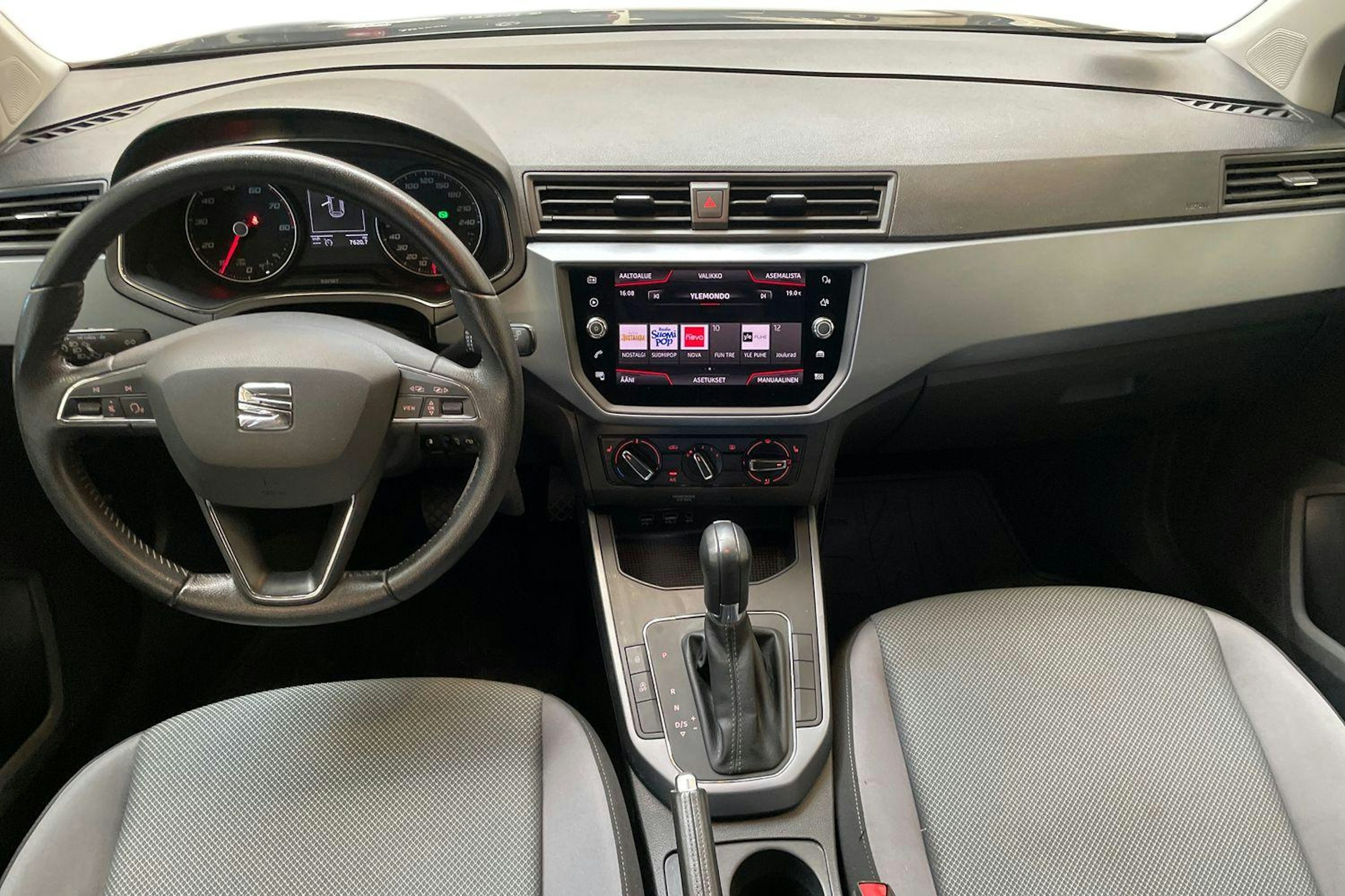 harmaa SEAT Arona 2018 kuva 7.
