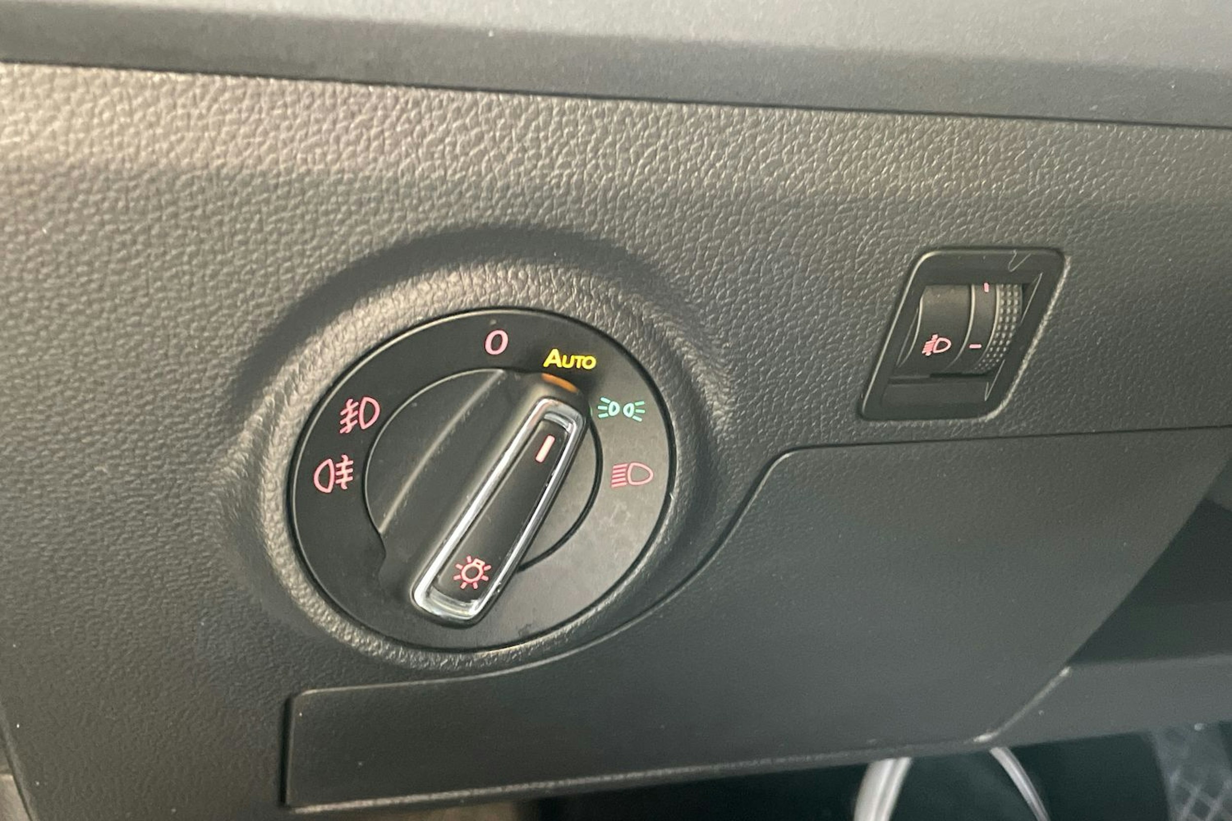 harmaa SEAT Arona 2018 kuva 13.