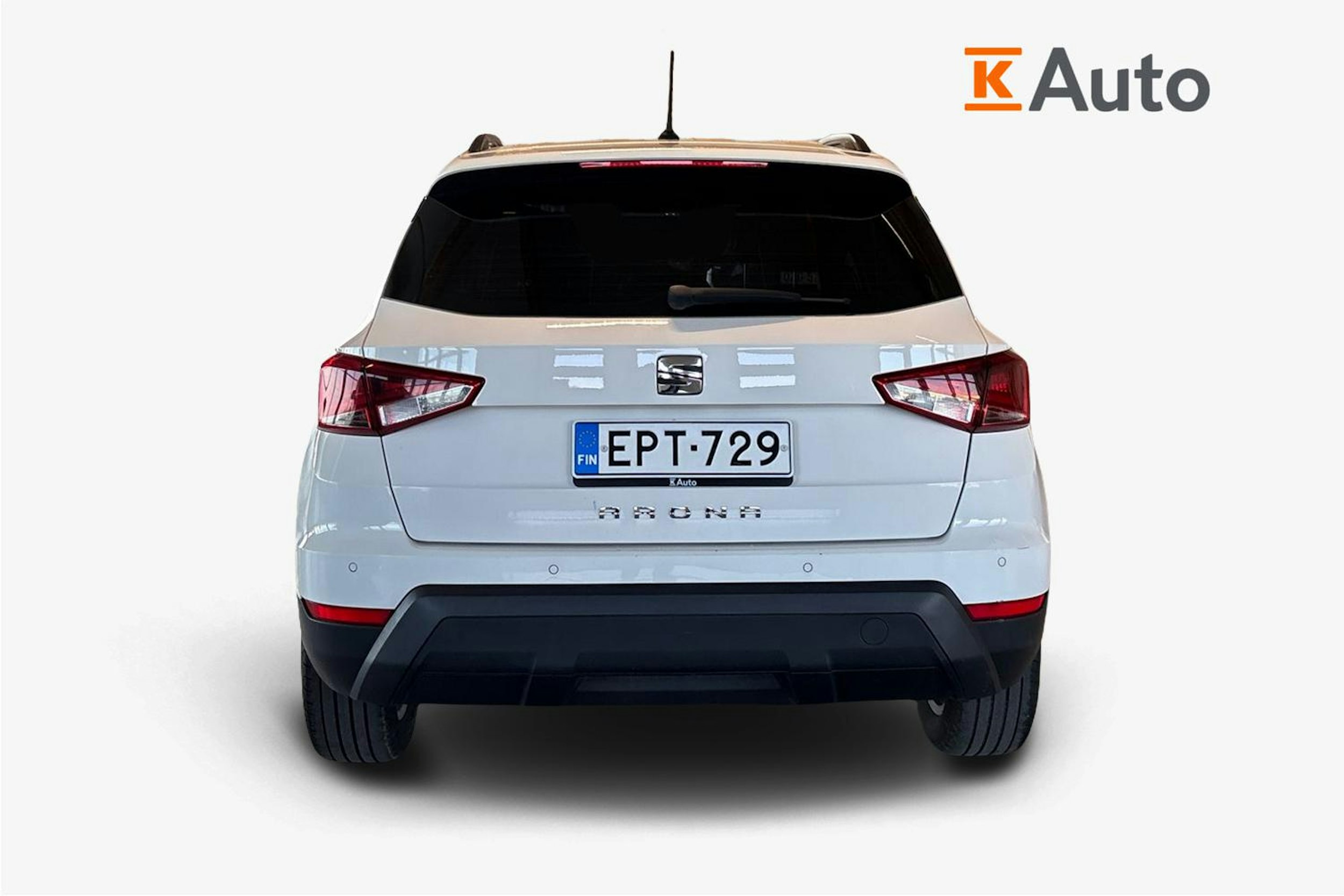 Valkoinen SEAT Arona 2018 kuva 3.
