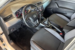 Valkoinen SEAT Arona 2018 kuva 7.