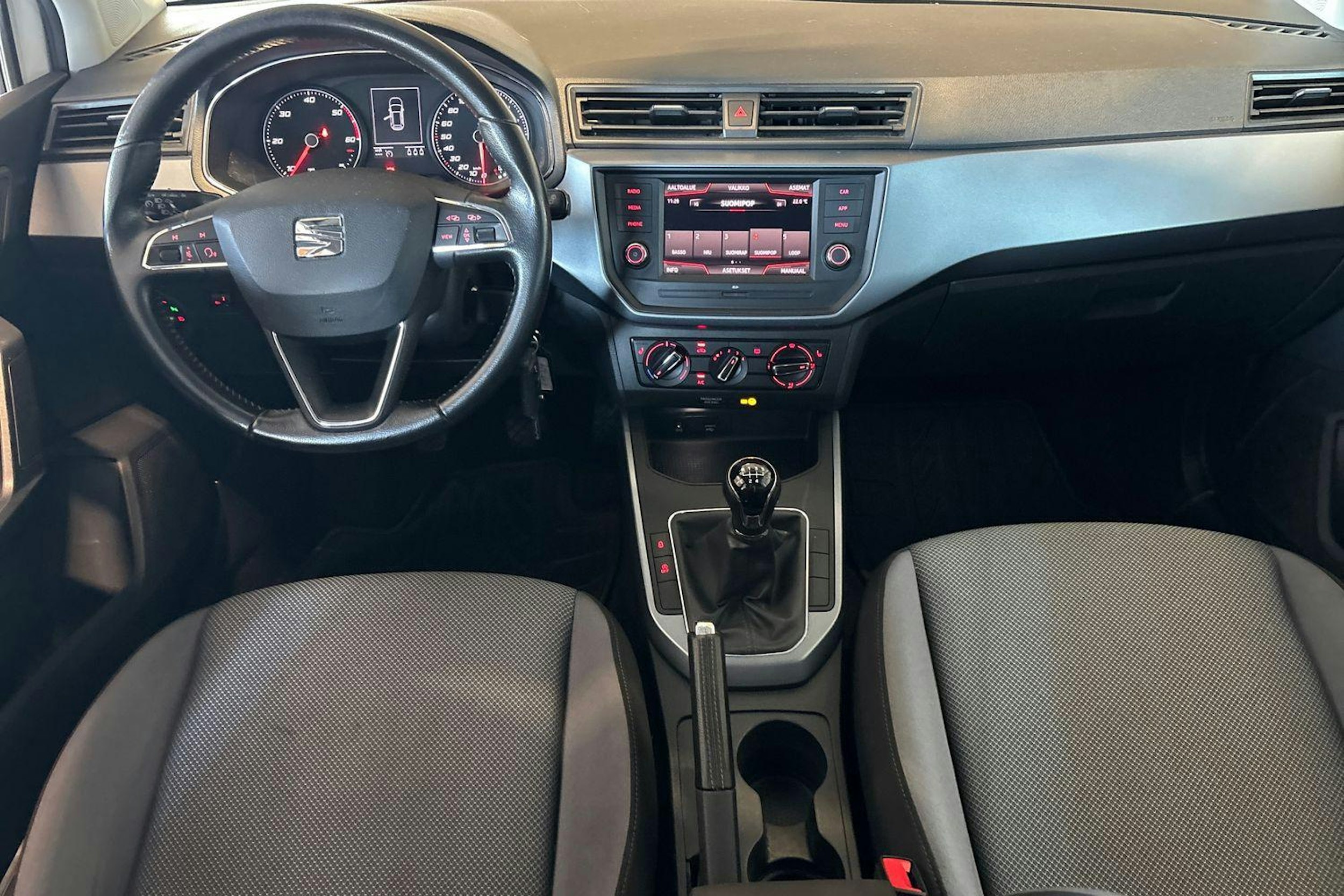 Valkoinen SEAT Arona 2018 kuva 9.