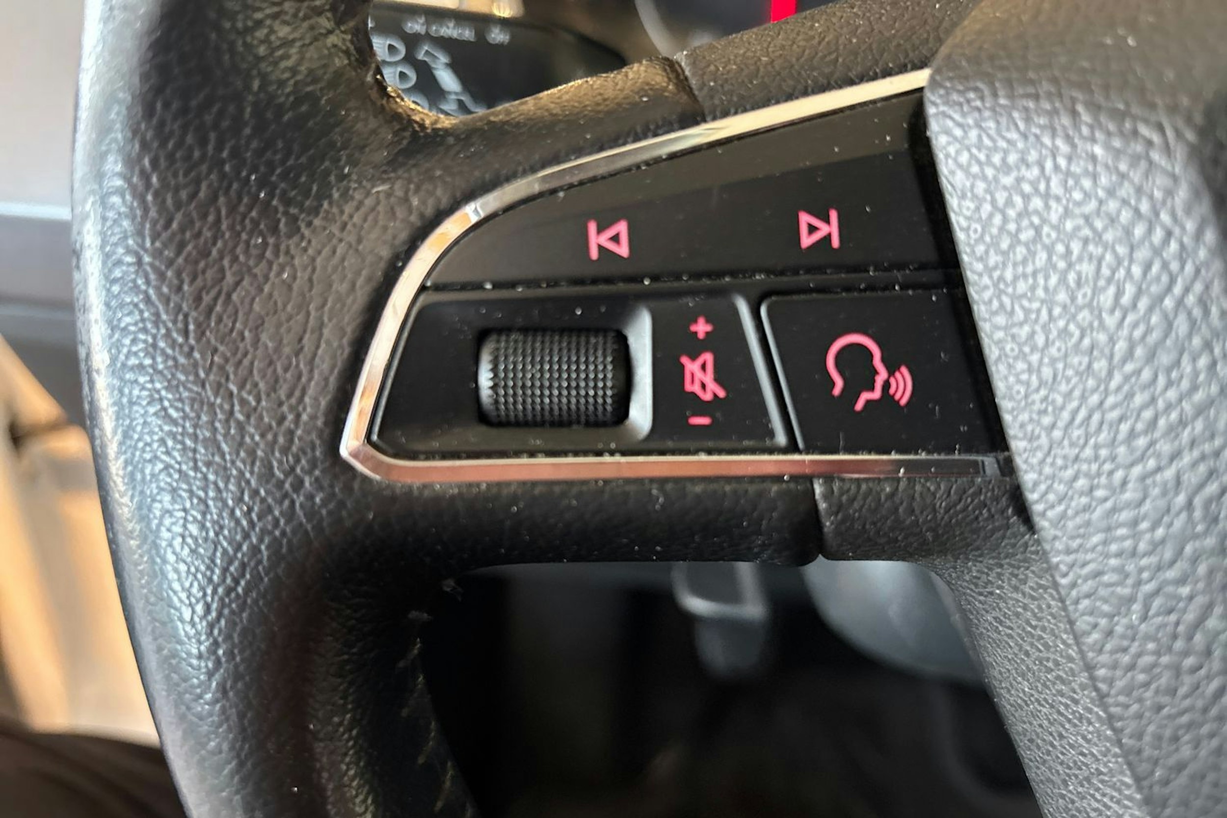 Valkoinen SEAT Arona 2018 kuva 15.