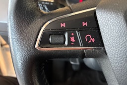 Valkoinen SEAT Arona 2018 kuva 15.