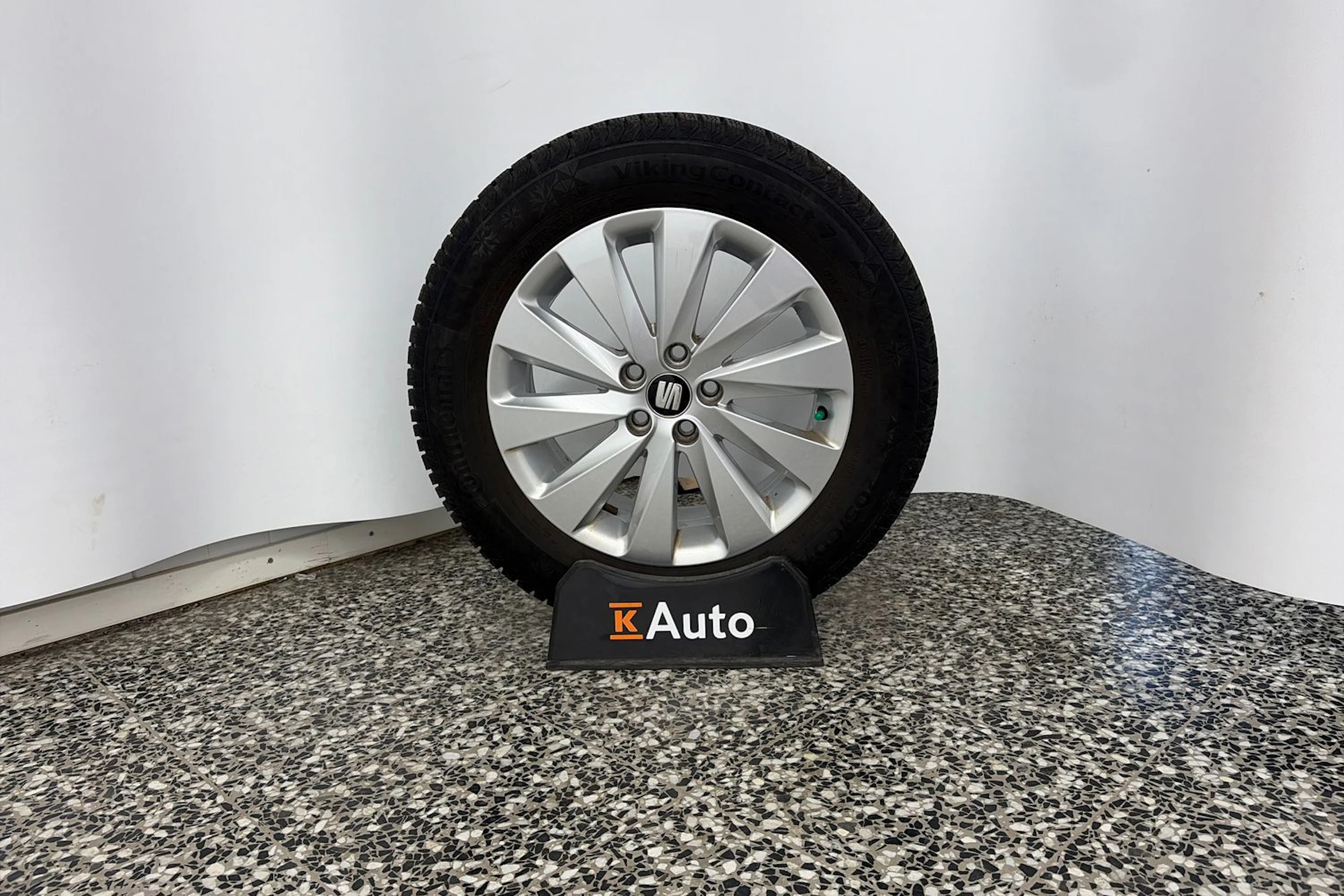 vihreä SEAT Arona 2018 kuva 10.