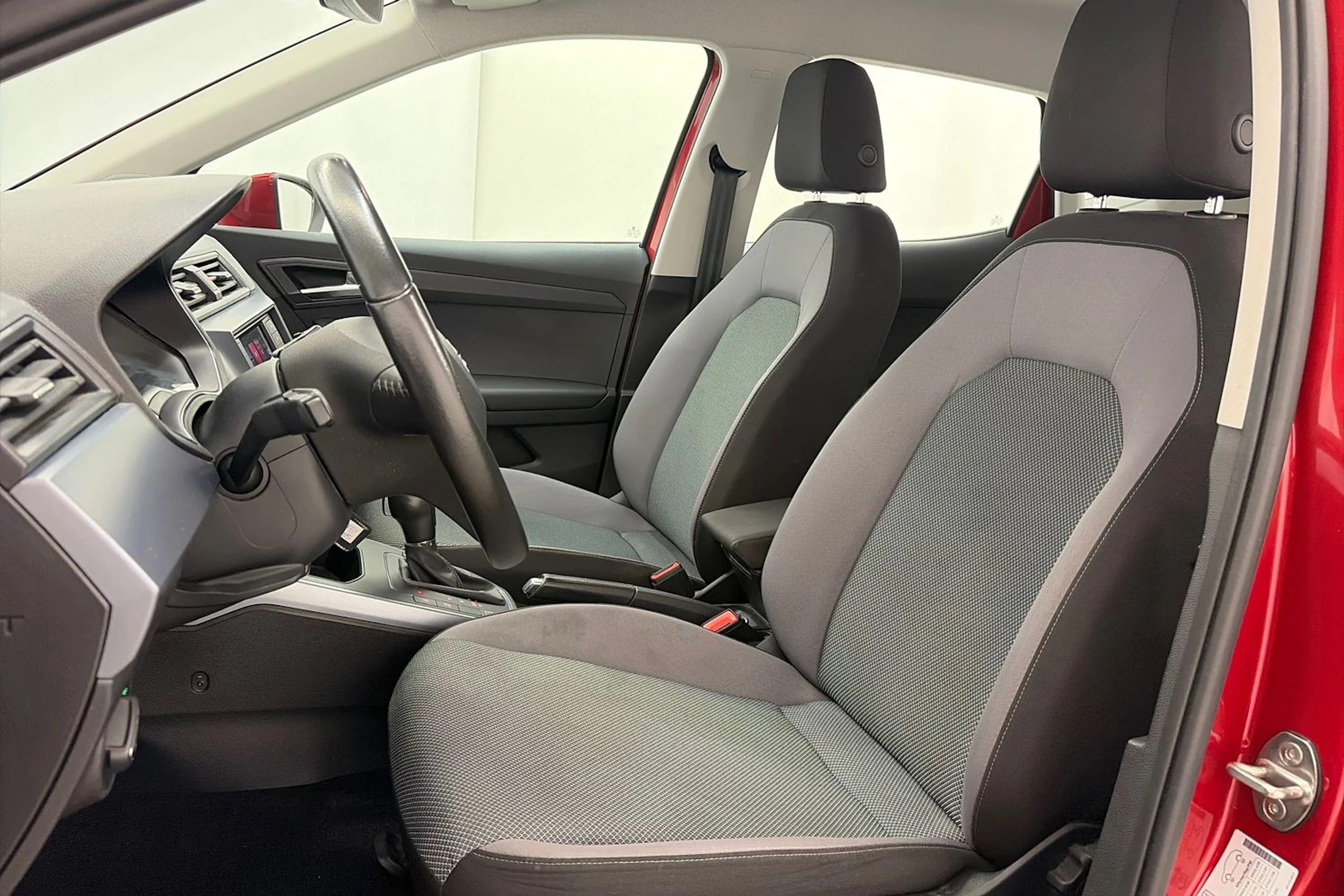 vihreä SEAT Arona 2018 kuva 12.