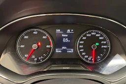 vihreä SEAT Arona 2018 kuva 13.