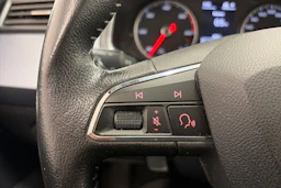 vihreä SEAT Arona 2018 kuva 14.