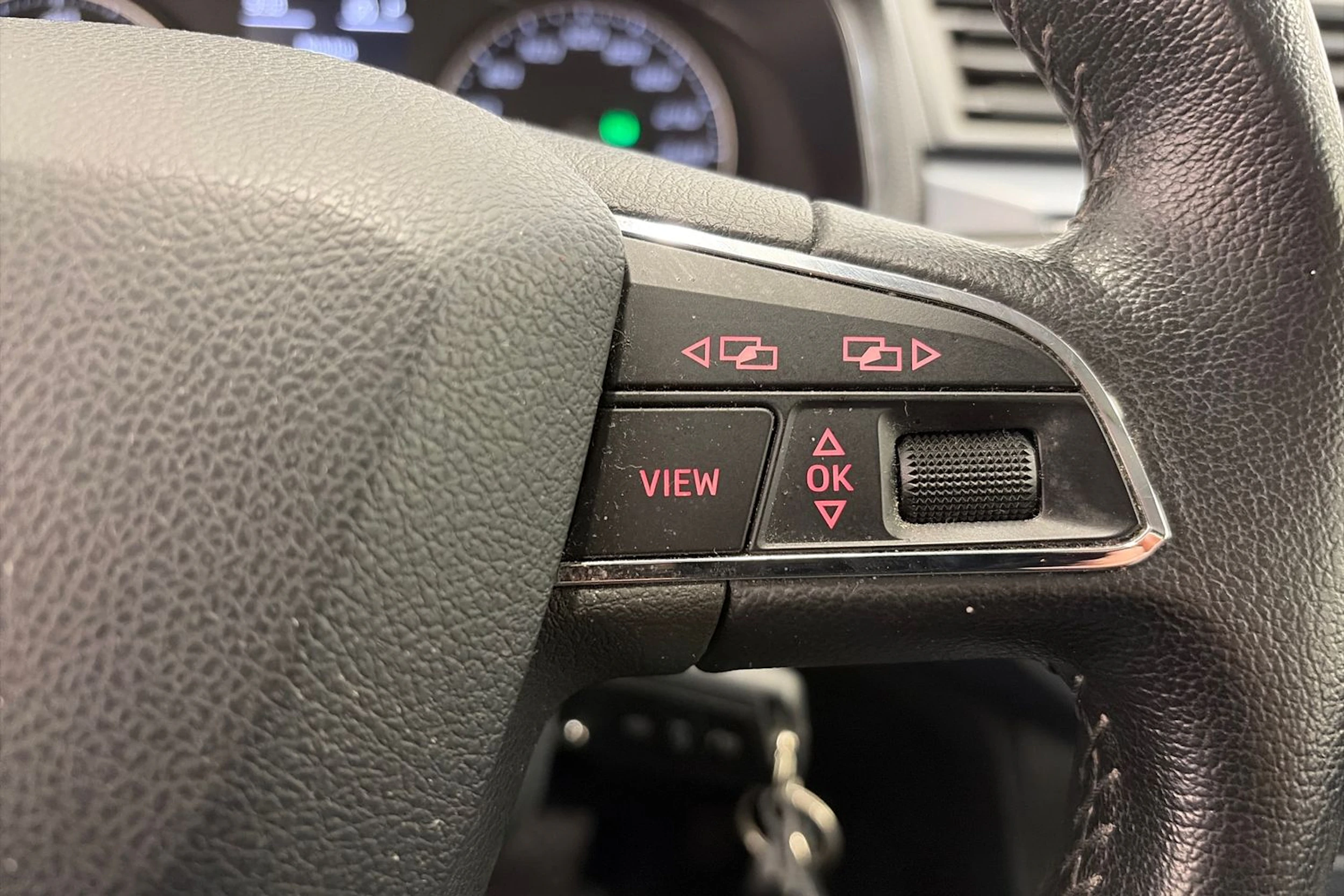 vihreä SEAT Arona 2018 kuva 15.