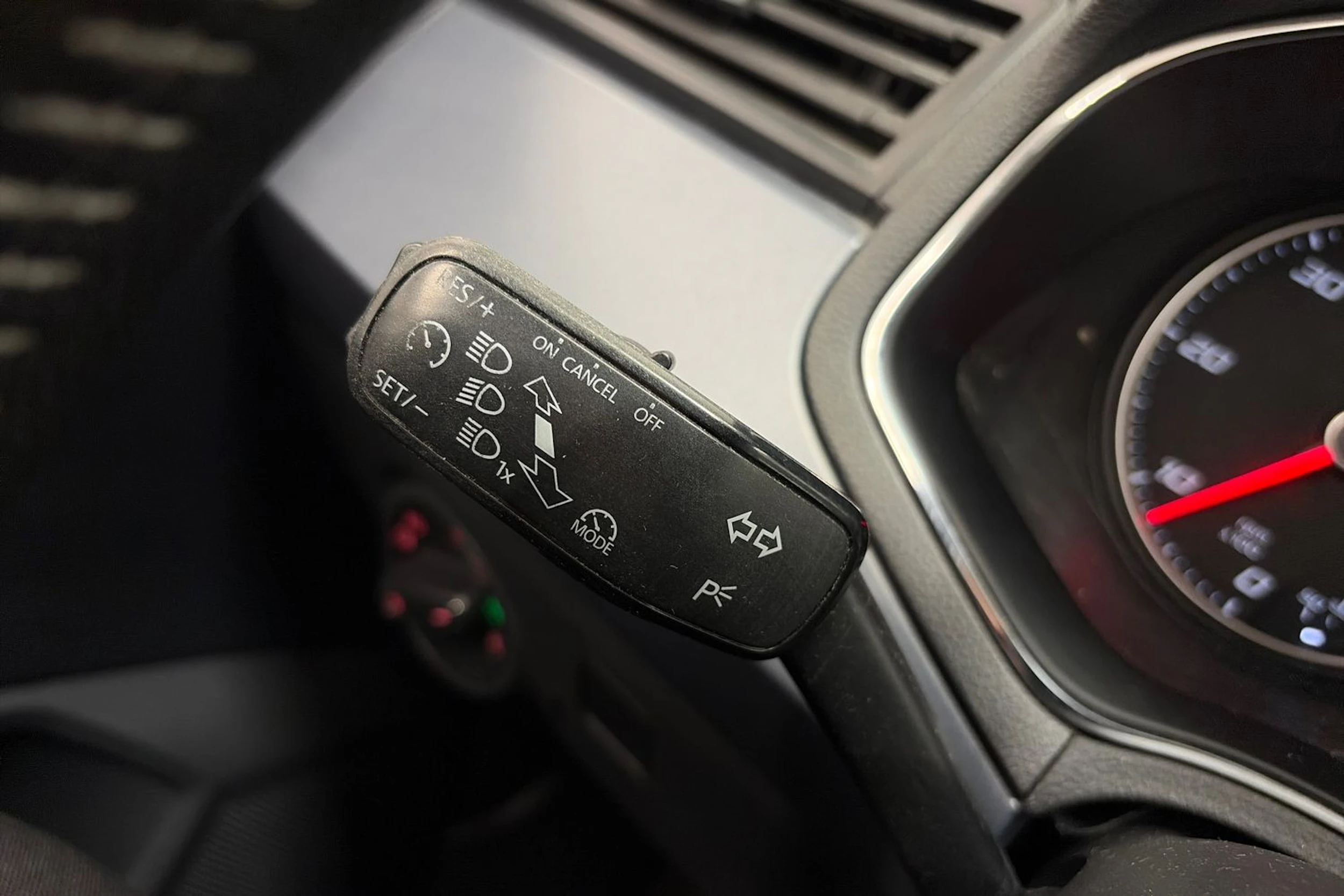 vihreä SEAT Arona 2018 kuva 16.