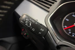 vihreä SEAT Arona 2018 kuva 16.