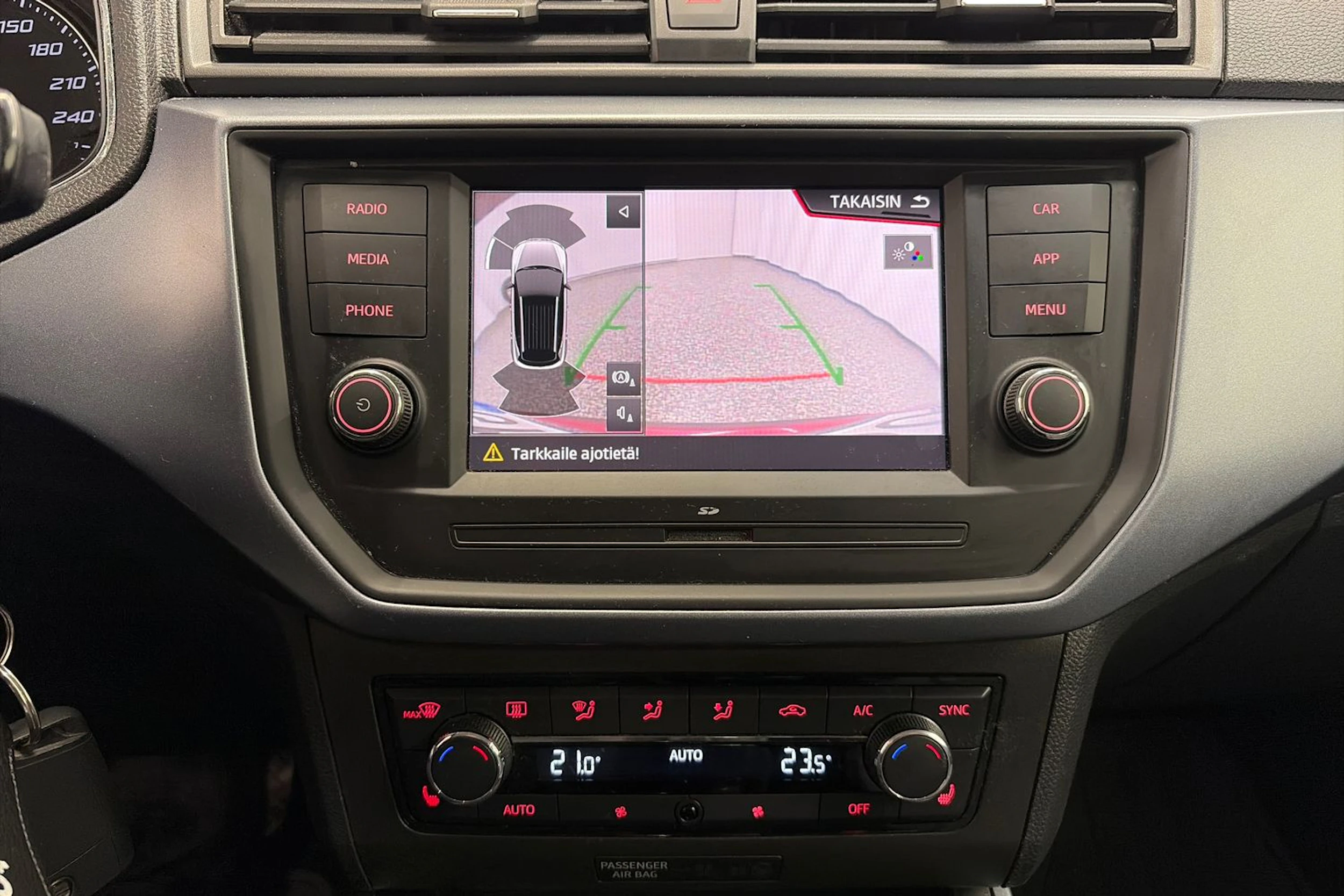 vihreä SEAT Arona 2018 kuva 17.
