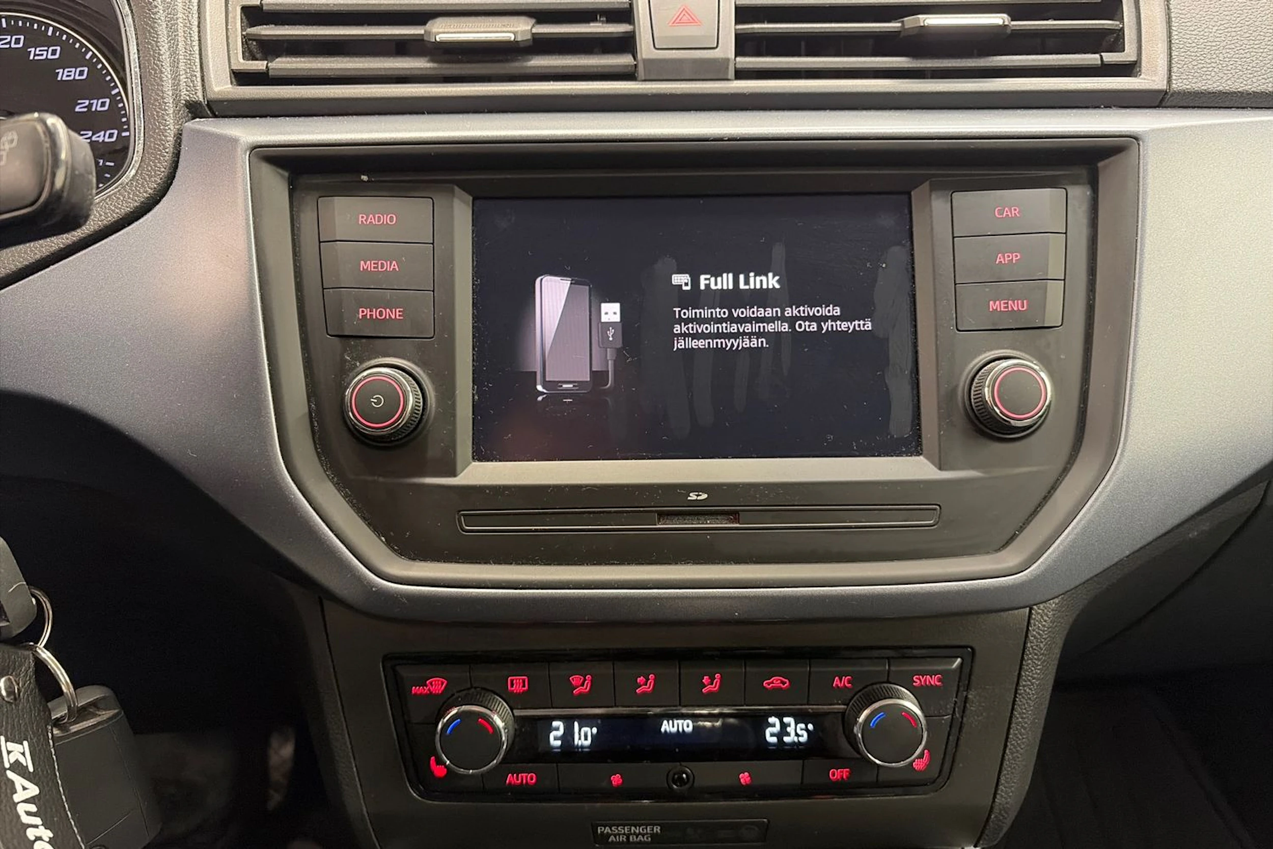 vihreä SEAT Arona 2018 kuva 18.