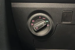 vihreä SEAT Arona 2018 kuva 23.