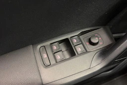 vihreä SEAT Arona 2018 kuva 24.