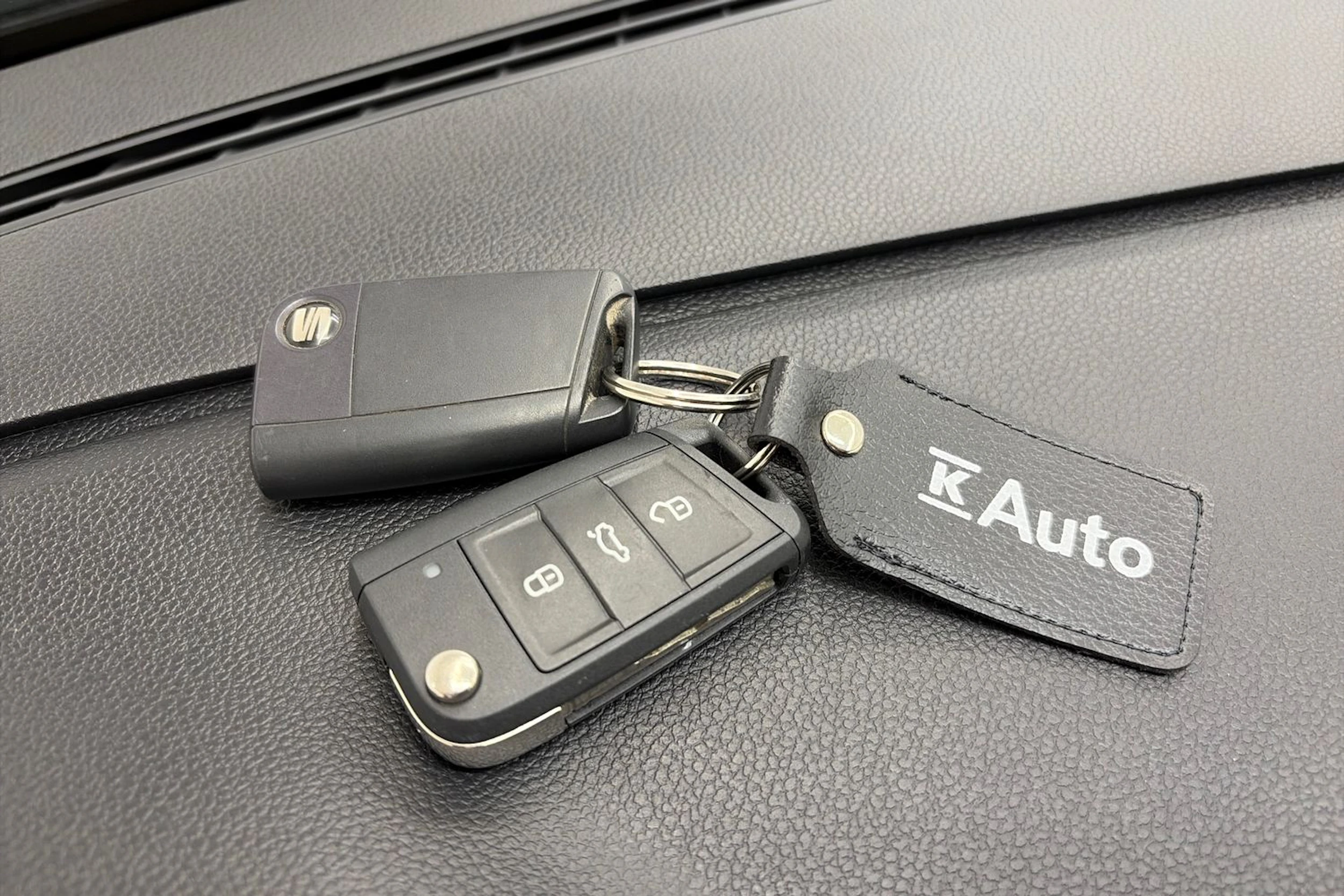 vihreä SEAT Arona 2018 kuva 25.