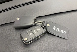 vihreä SEAT Arona 2018 kuva 25.