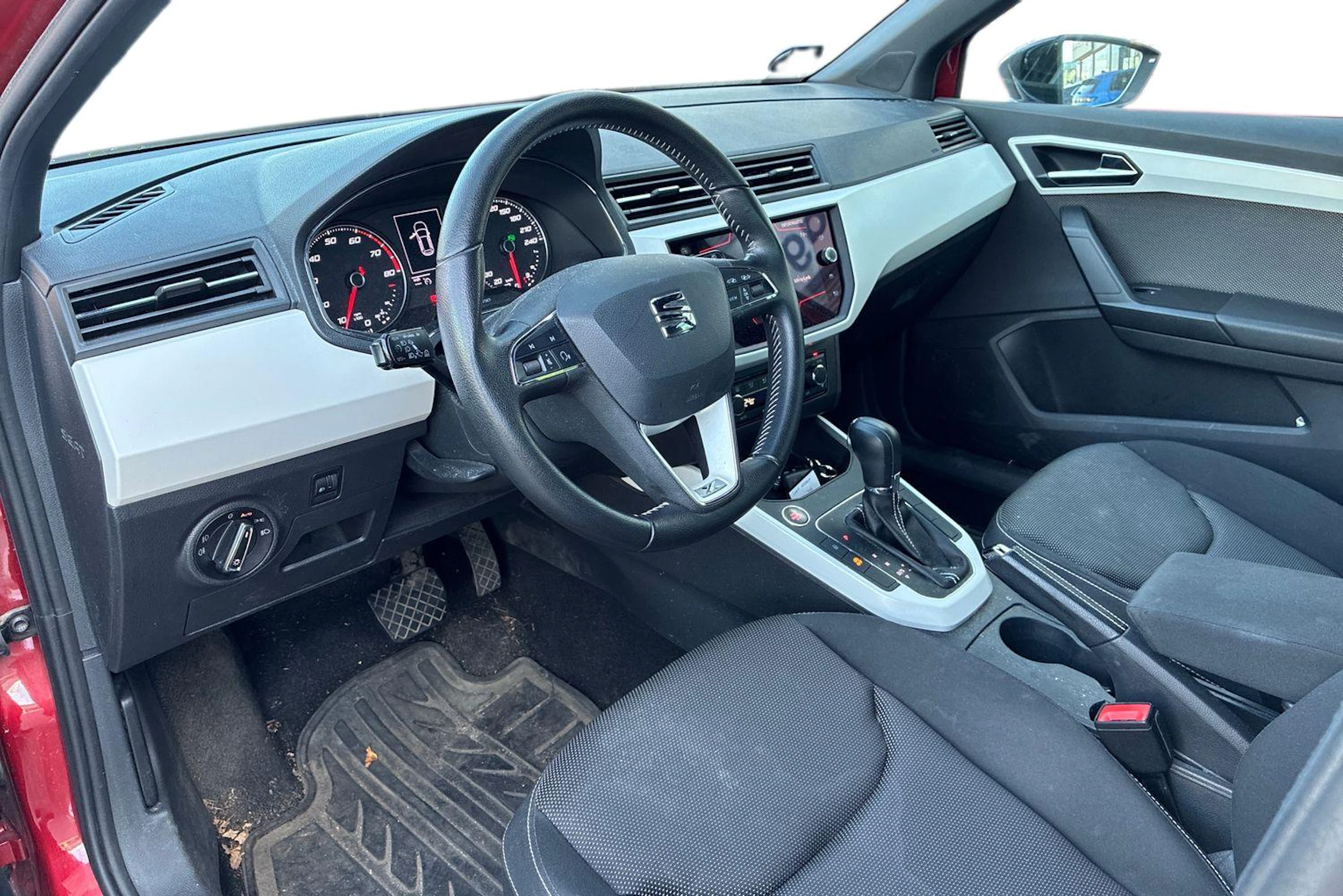 punainen SEAT Arona 2018 kuva 3.