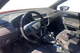 met. punainen SEAT Arona 2018 kuva 3.