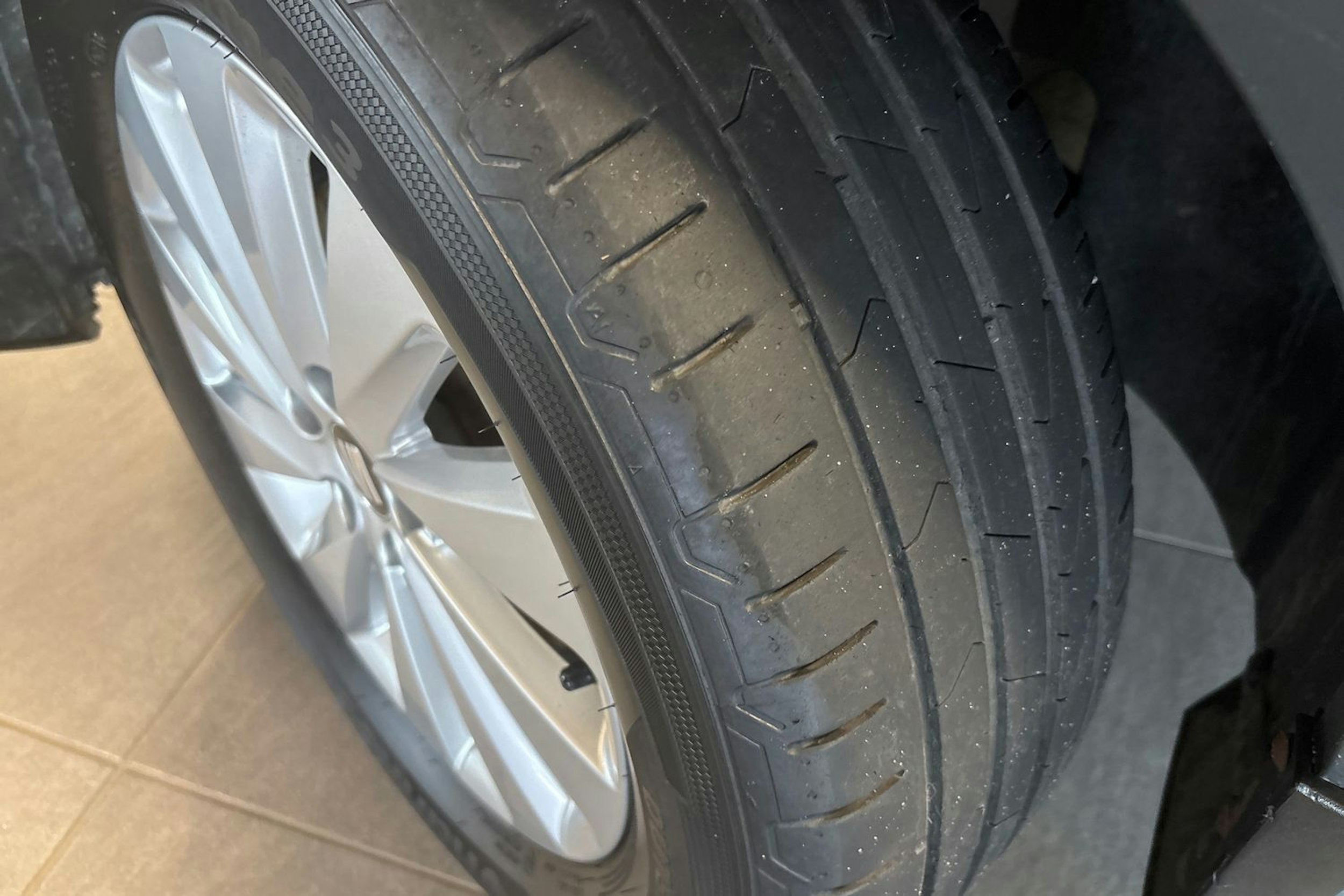 Valkoinen SEAT Arona 2018 kuva 13.