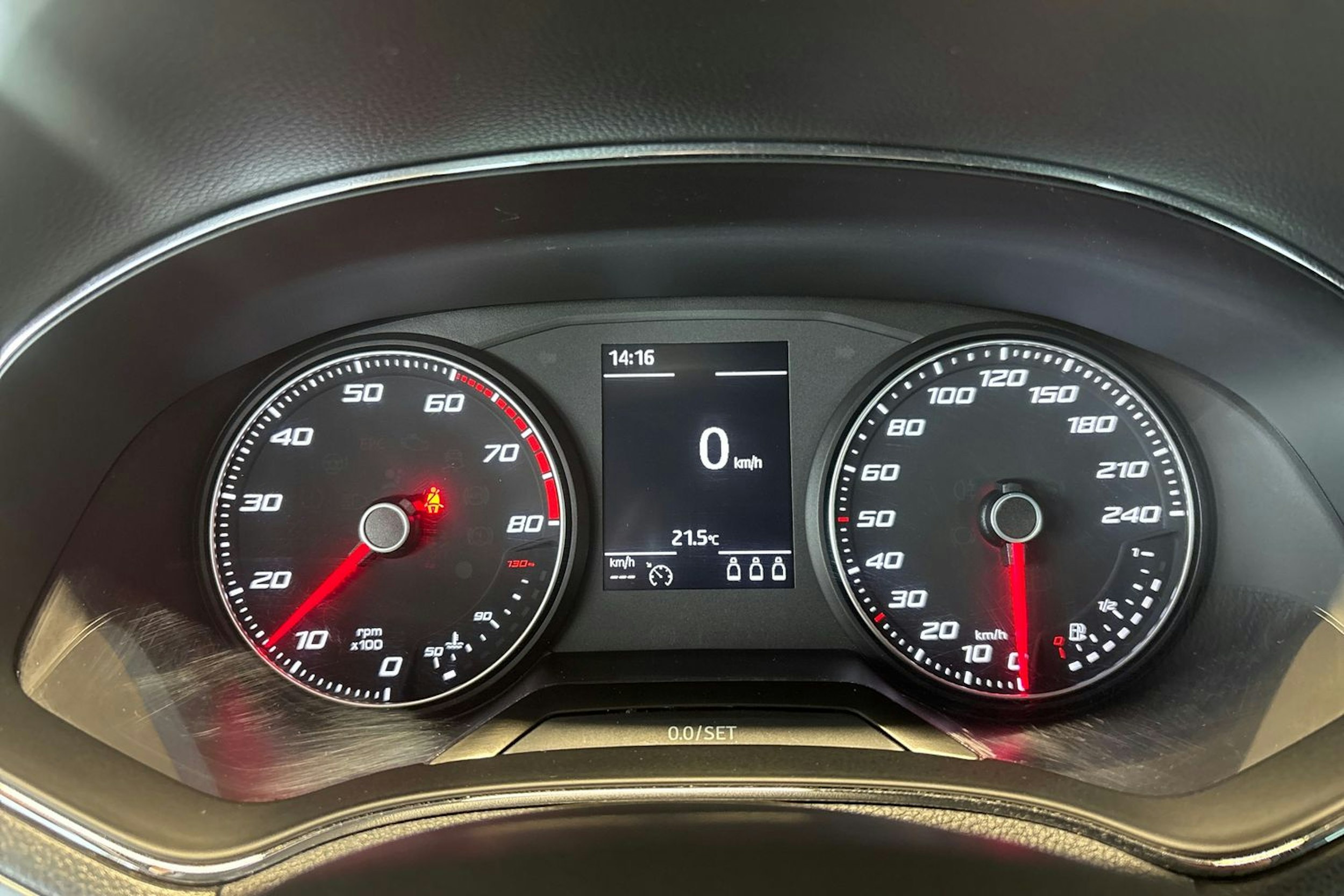 Valkoinen SEAT Arona 2018 kuva 14.