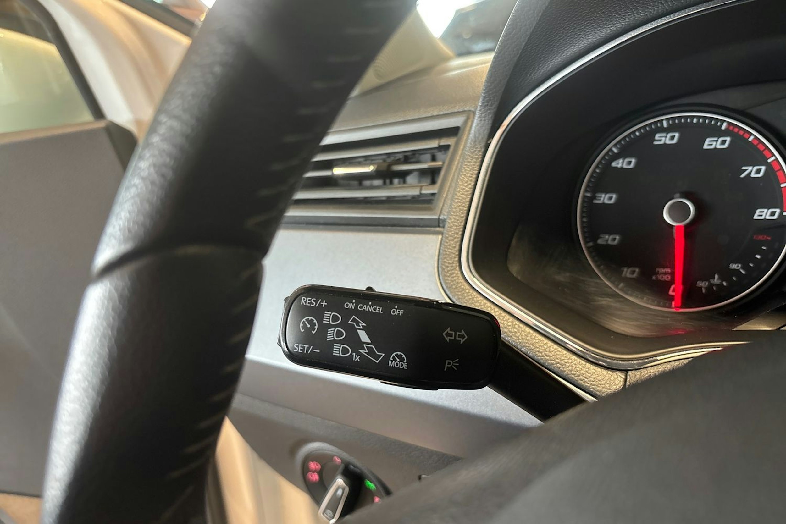 Valkoinen SEAT Arona 2018 kuva 21.